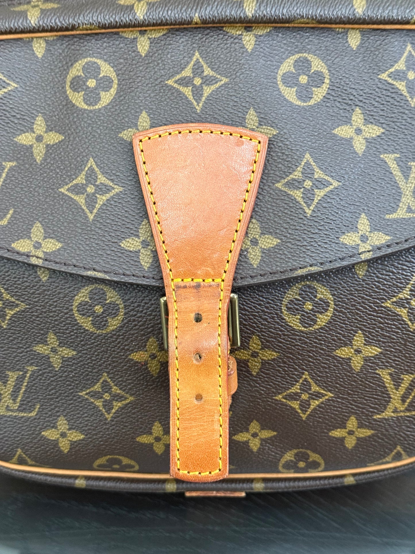 Jeaunefille GM Crossbody - 📅 Year: 1988