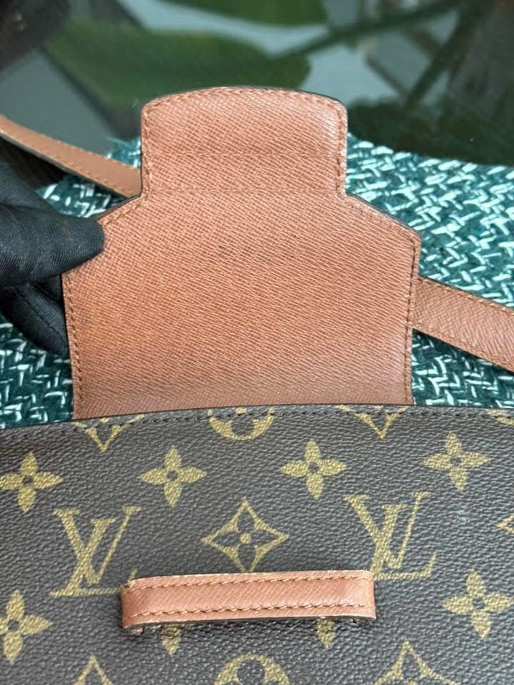 Courcelles Shoulder/ Crossbody bag 📅 Year: 1997
