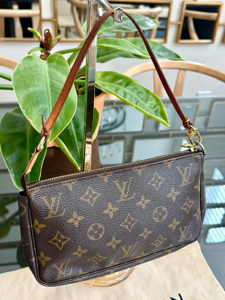 Pochette Accessories with Dustbag 📅 Year: 1999