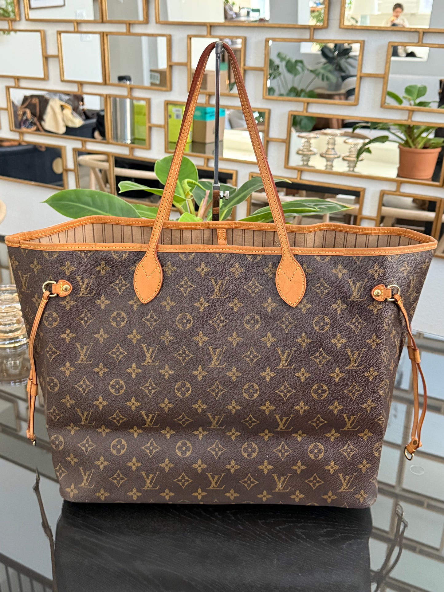 Neverfull GM with Dustbag and twilly -📅 Year: 2009