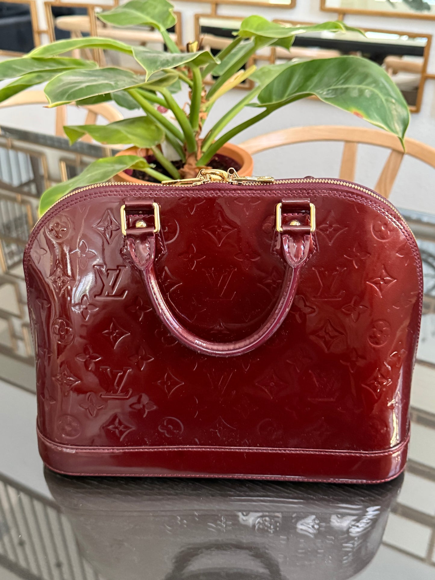 Vernis Alma PM Amarante with Lock 🔐 and key, clochette and Dustbag 📅