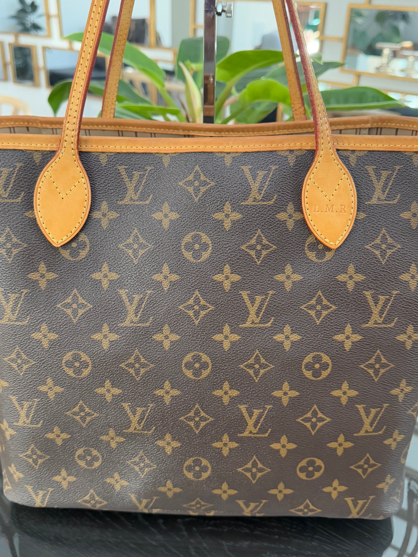 Neverfull MM with Dustbag and Insert Organizer -🗓️ Year: 2011