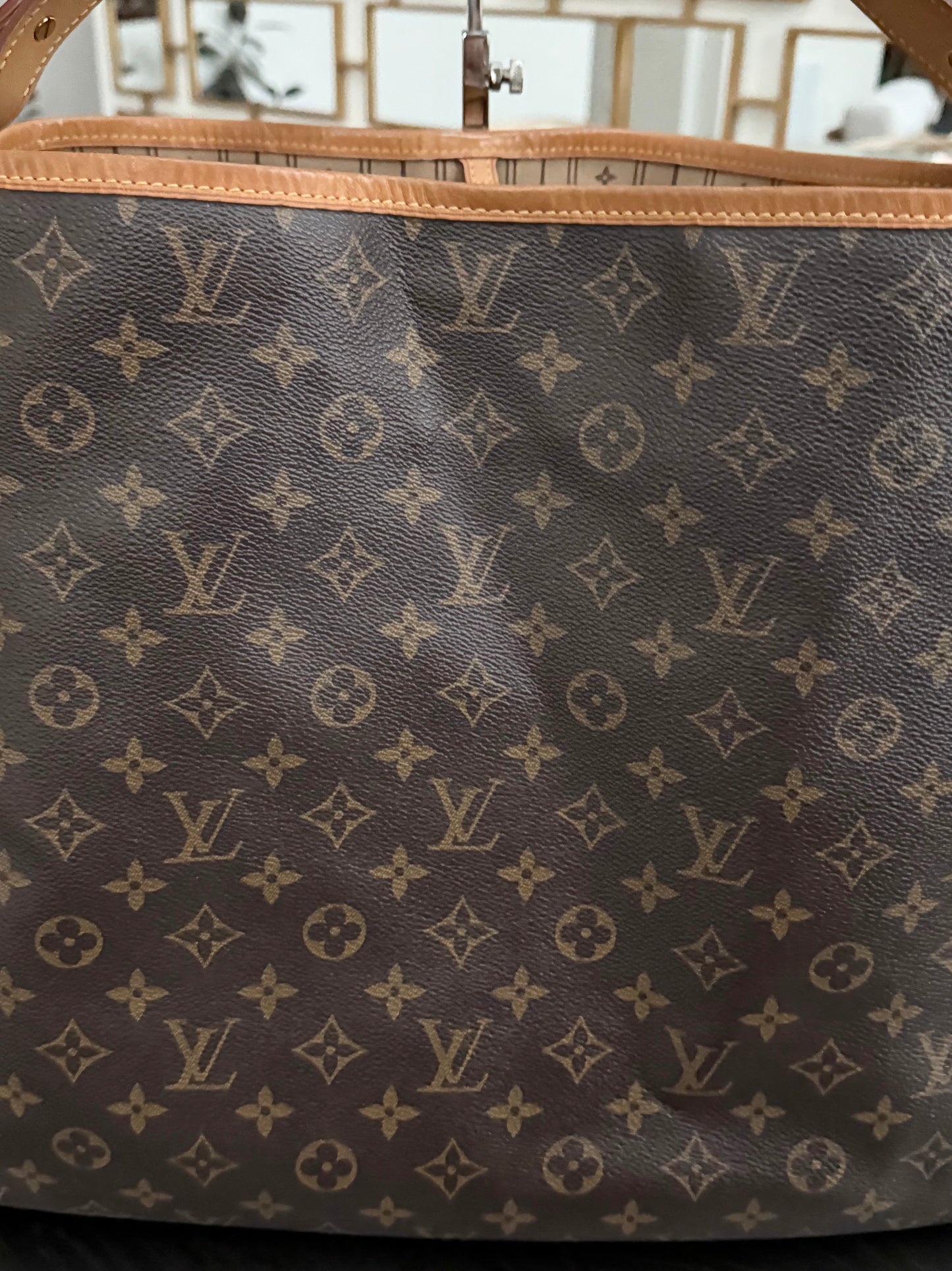 Delightful GM with Dustbag 🌹📅 Year: 2011