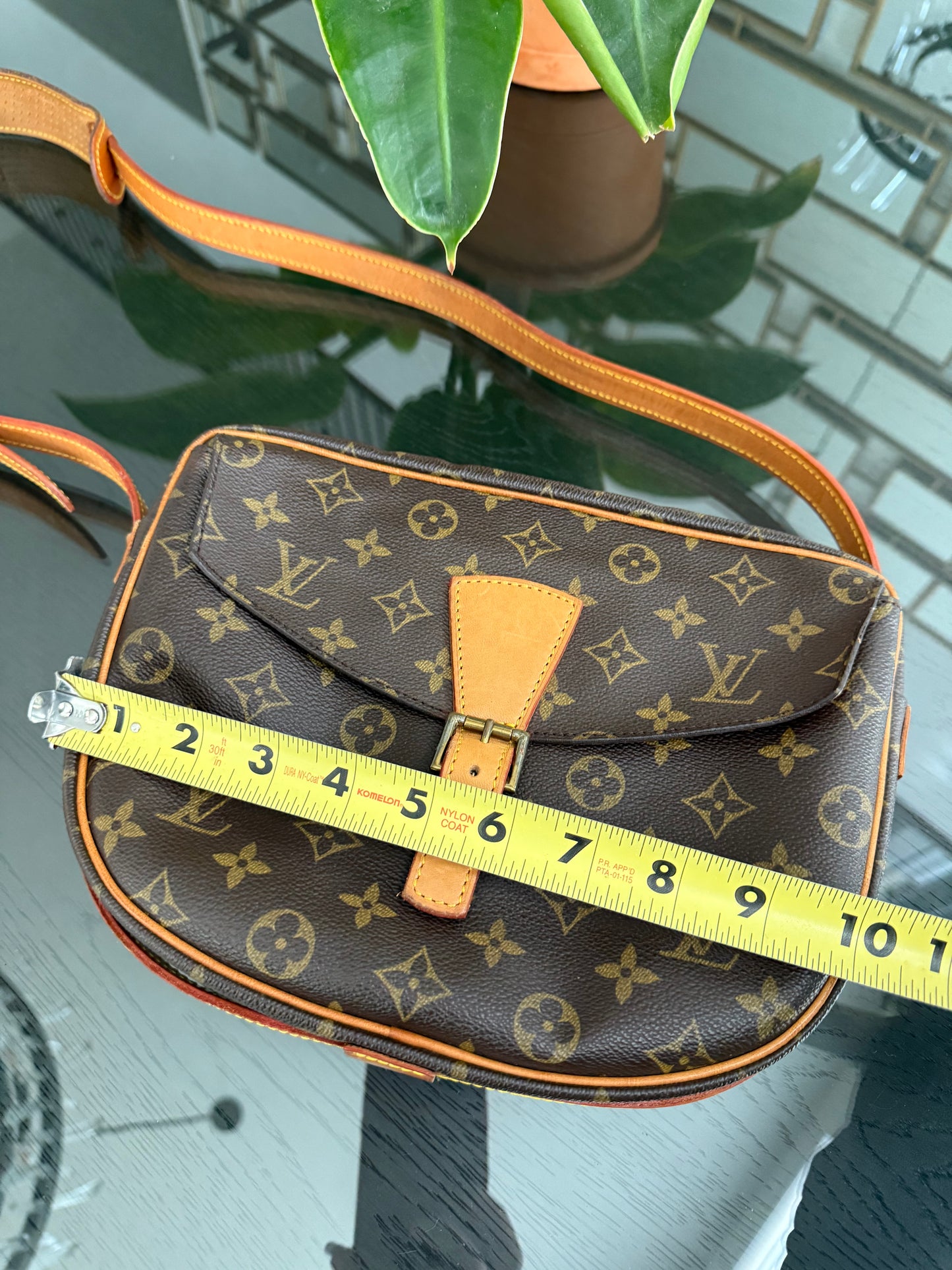 Jeaunefille GM Crossbody 📅 Year: 1987