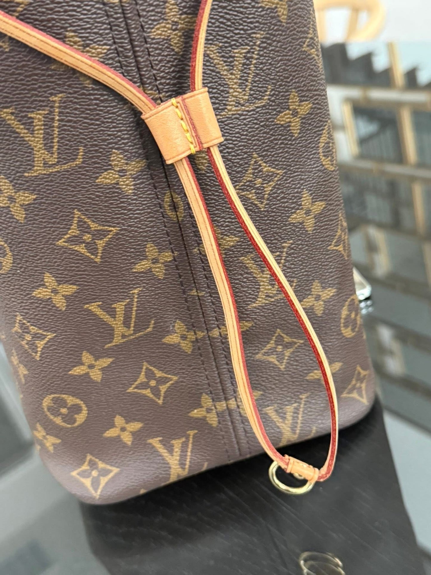 Neverfull MM with Dustbag 📅 Year: 2021