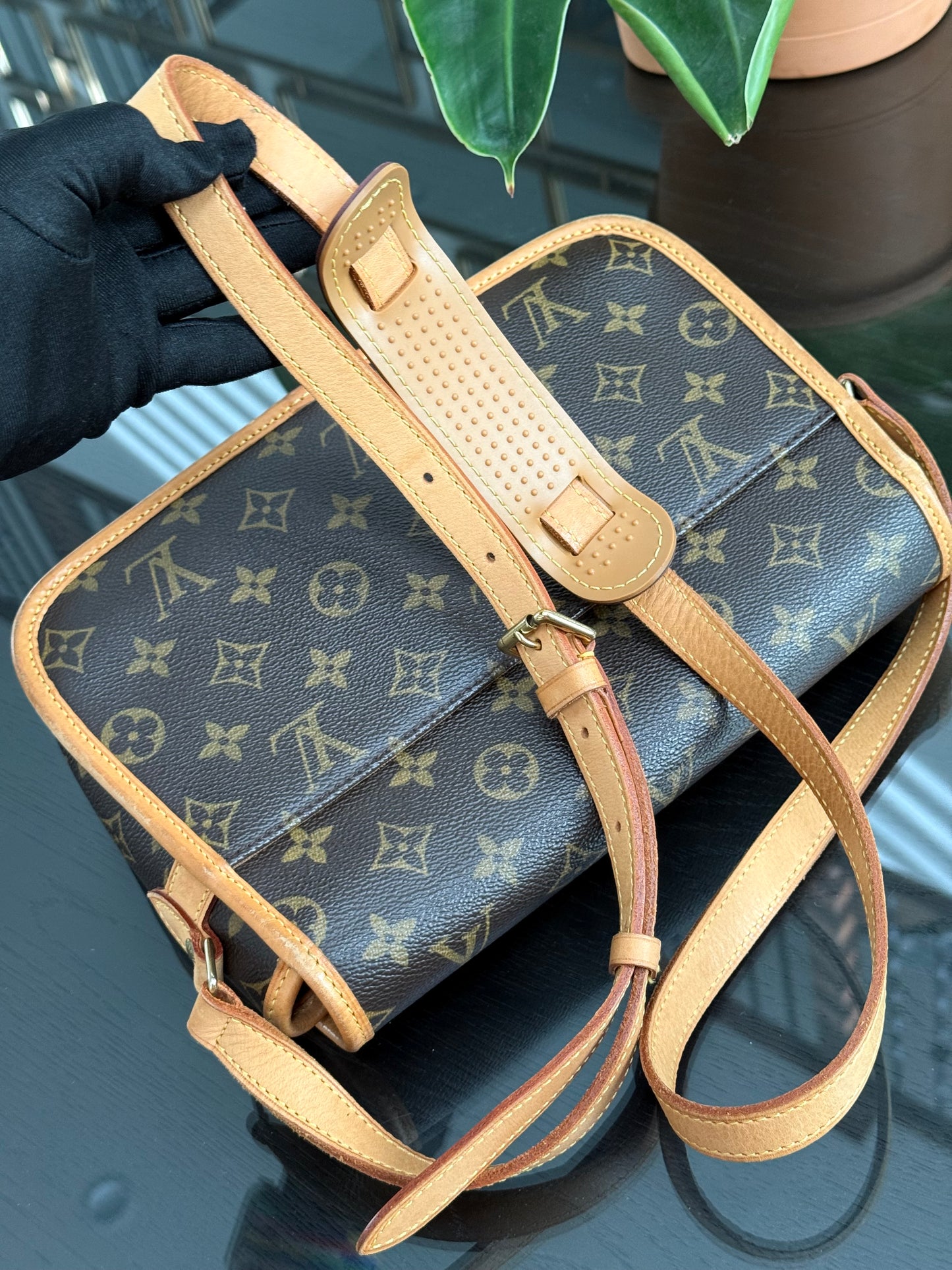 Sologne Crossbody 📅 Year: 2003