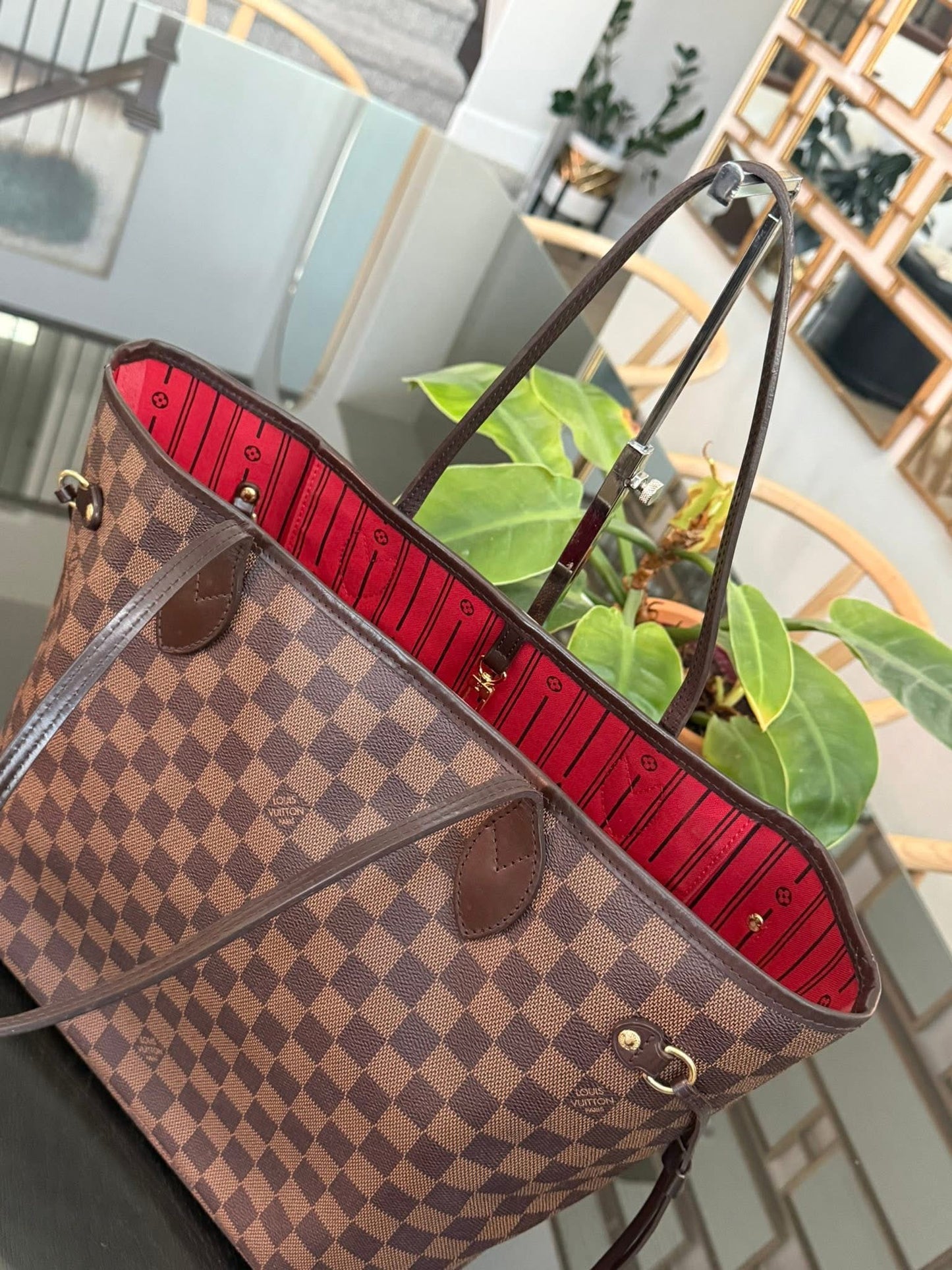 Neverfull MM in DE with Pouch comes with Dustbag and Non branded Twilly 🌺 📅 Year: 2015