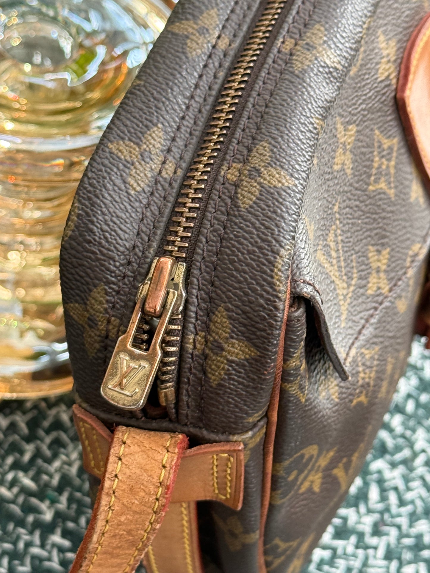 Jeaunefille MM Crossbody 📅 Year: 1990