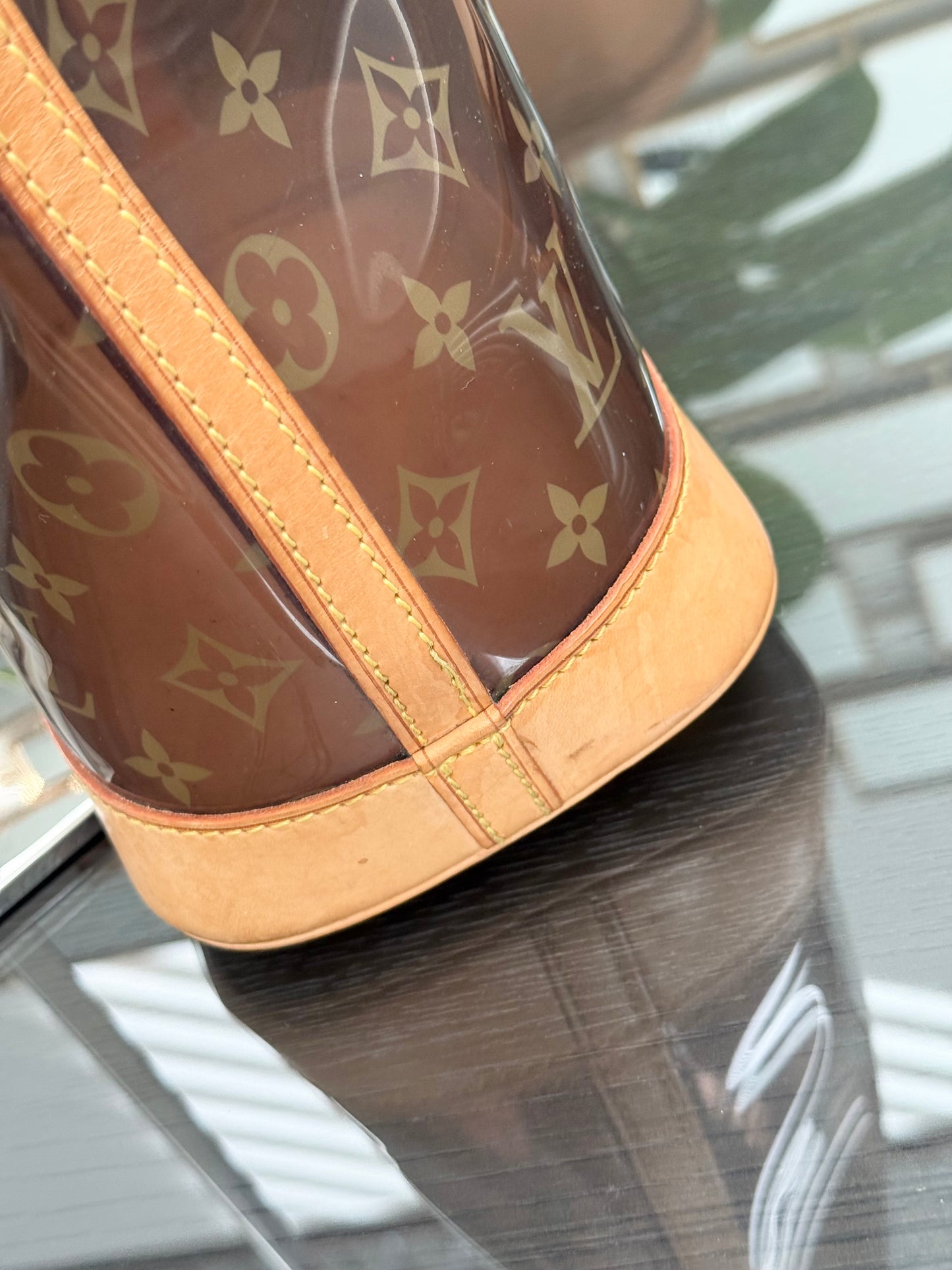 Sac Ambre Vinyl MM Bucket with Pouch 📅 Year: 2003