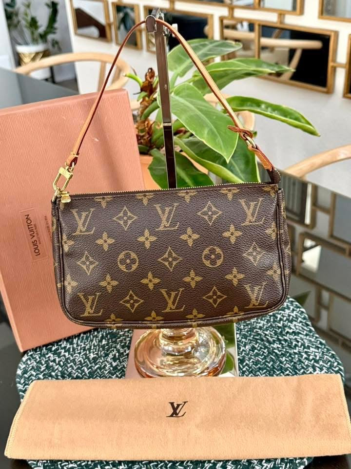 Monogram Pochette Accessories with Dustbag and Box 📅 Year: 2001