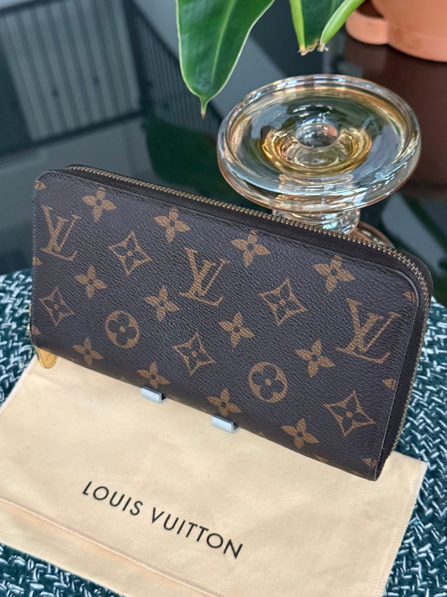 Zippy Long Wallet in Monogram with Dustbag 🗓️ Year: 2011