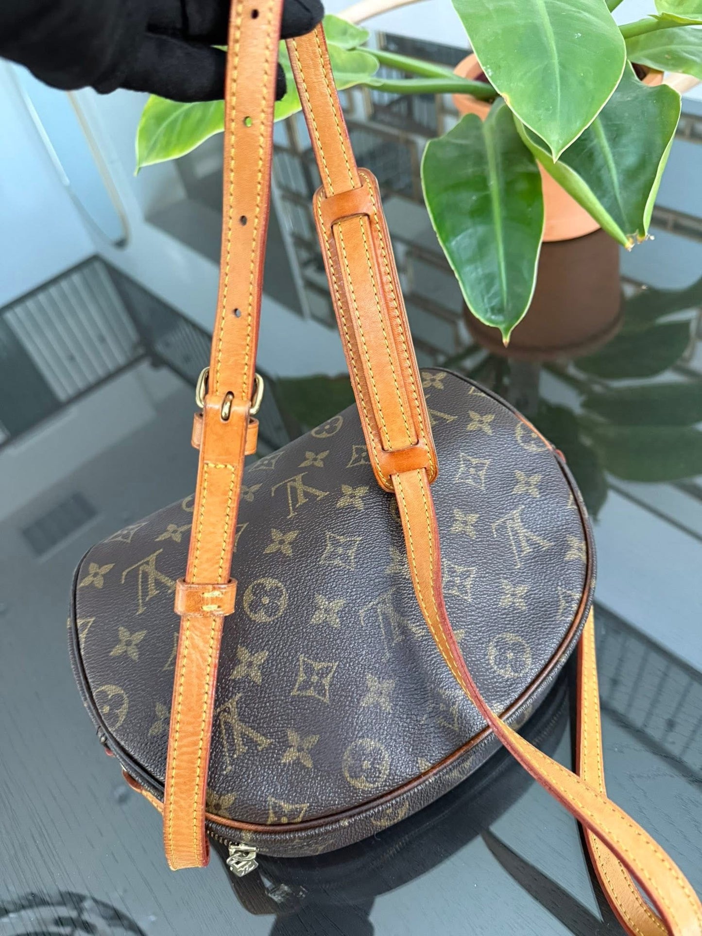 Blois Crossbody -🗓️ Year: 1994