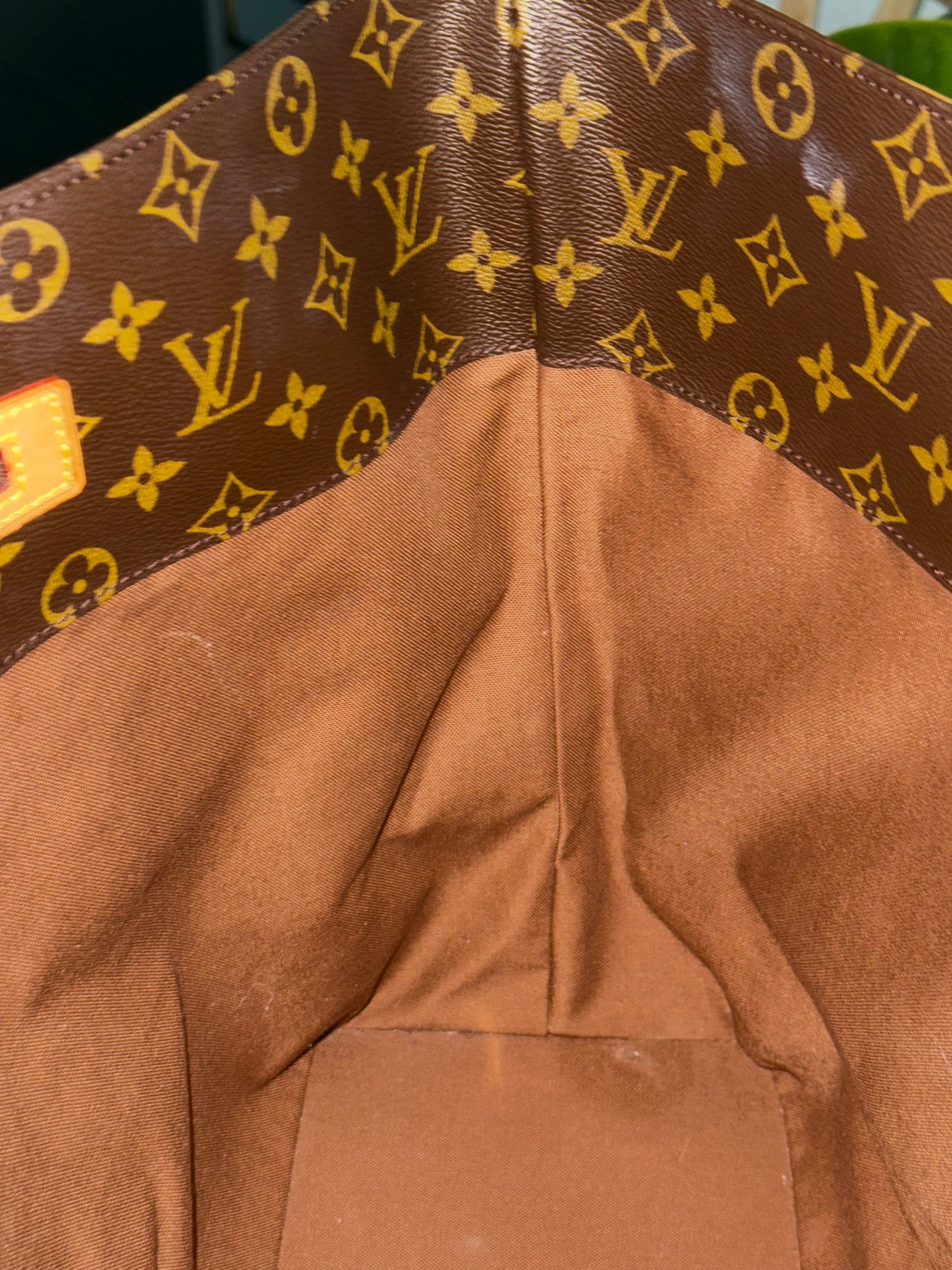 Cabas Alto in Monogram 🗓️ Year: 2002