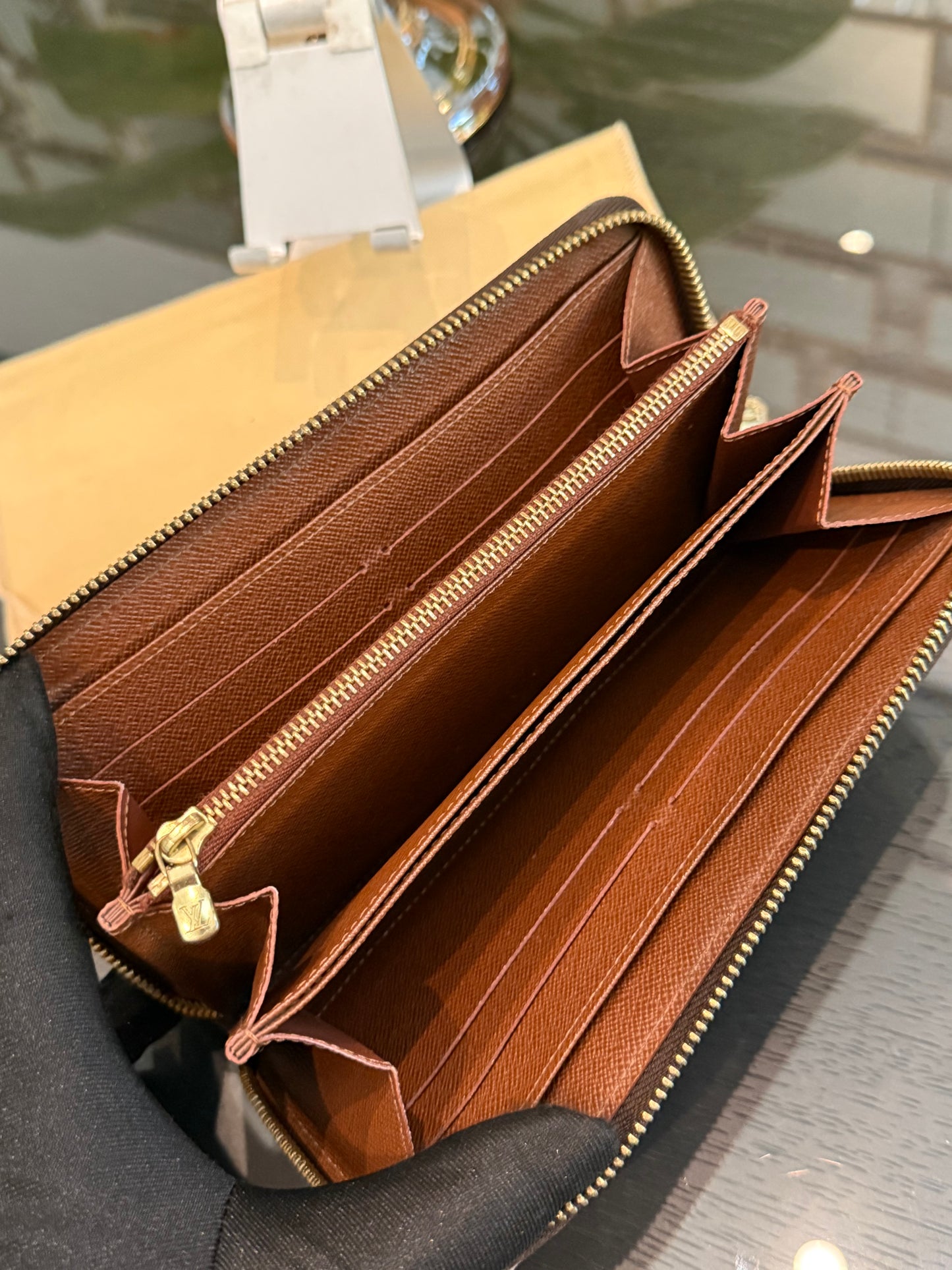 Zippy Long Wallet in Monogram with Dustbag 🗓️ Year: 2014