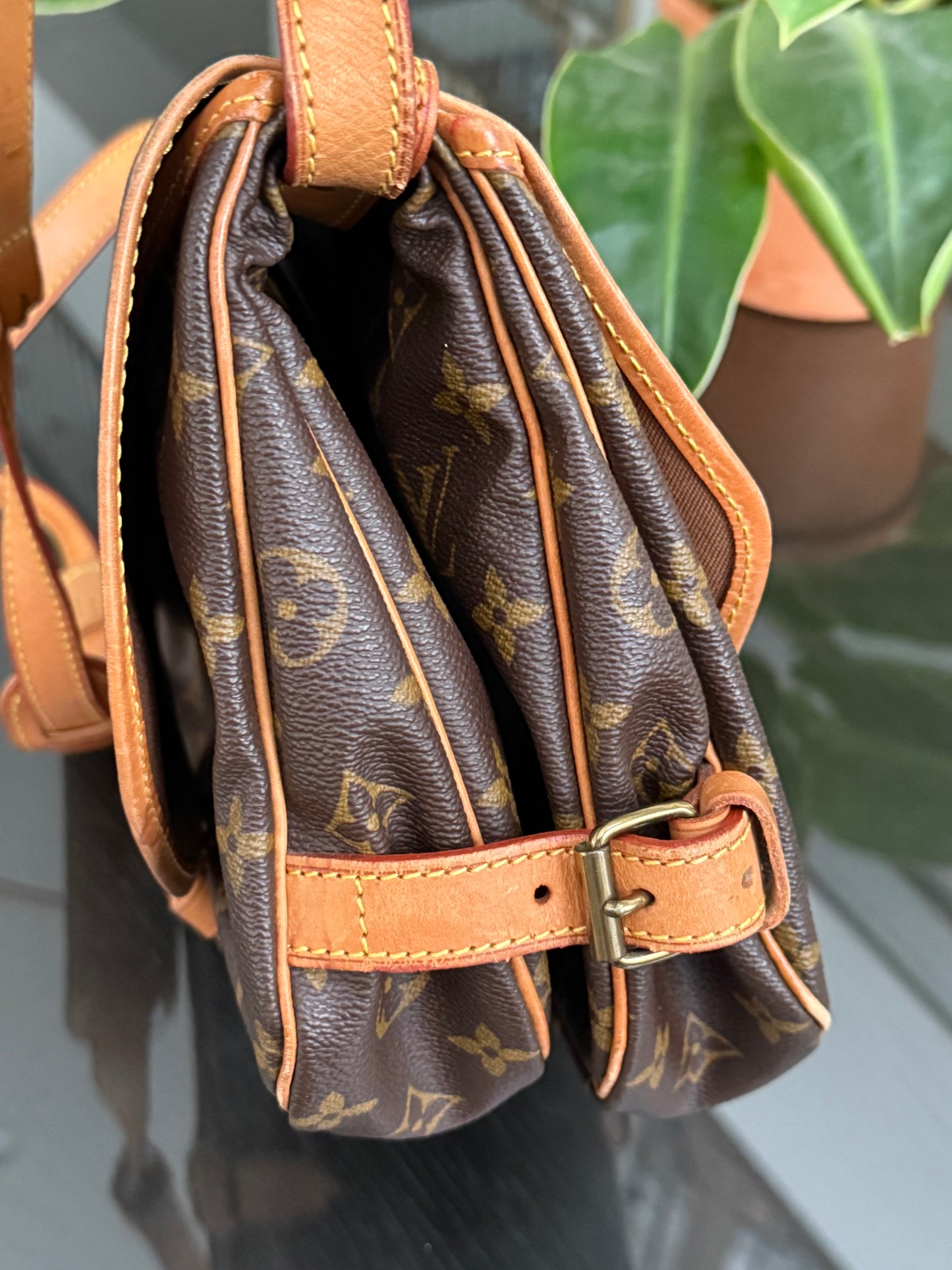 Saumur 30 Crossbody 🌺 Year: 1989