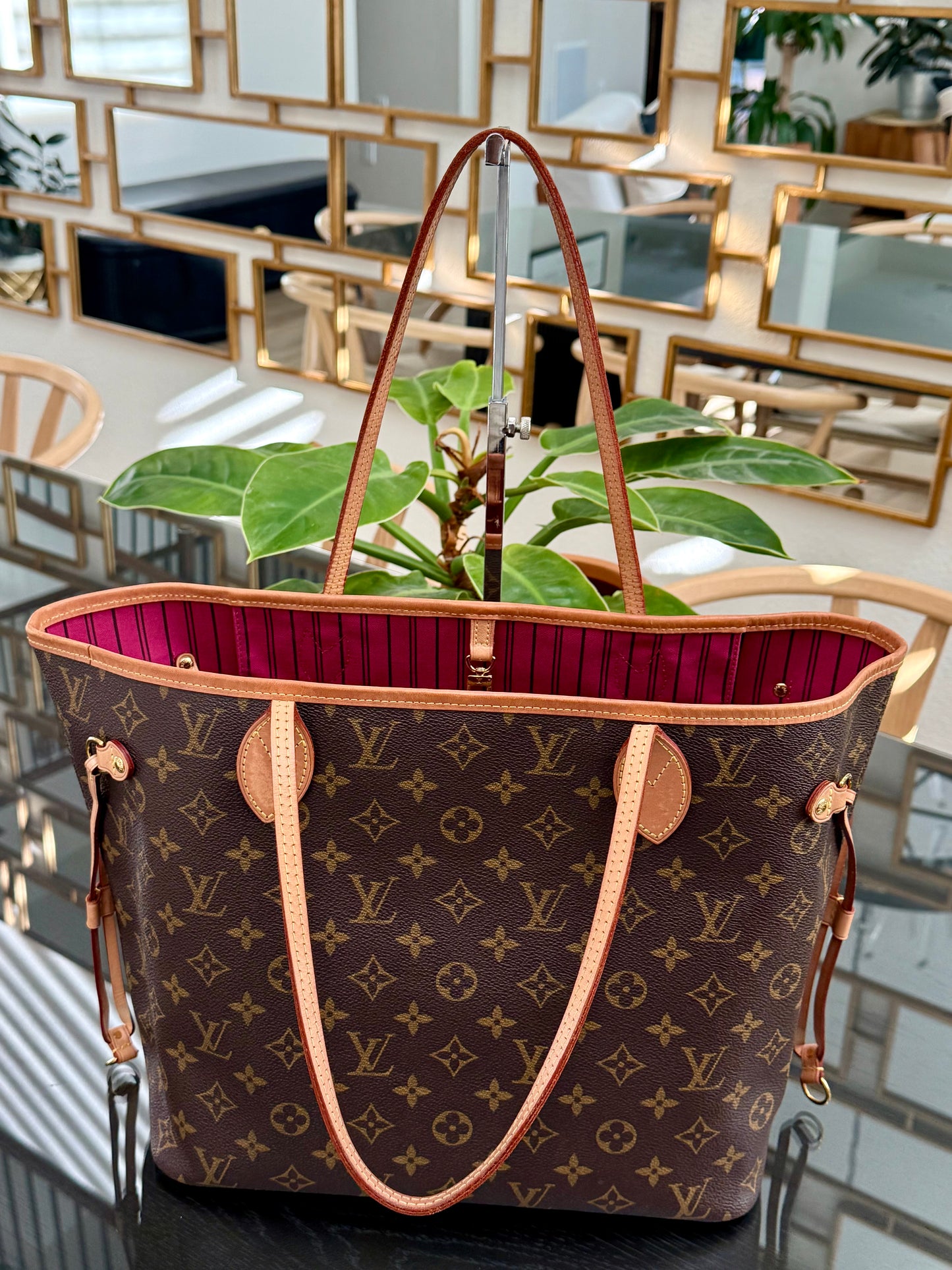 Neverfull MM Monogram in Peony with Dustbag 📅 Year: 2020
