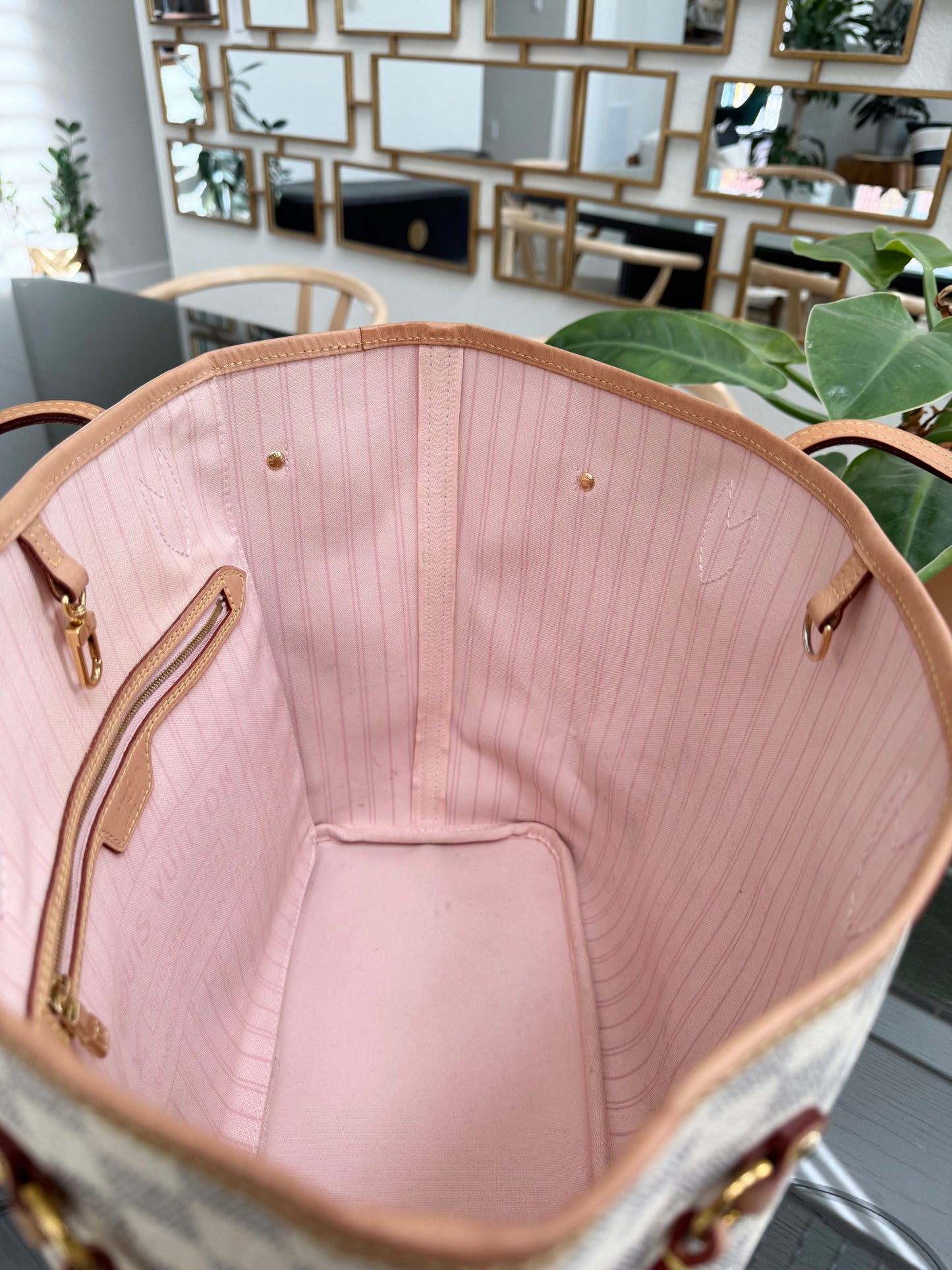 Neverfull MM Azur in Rose Ballerine with Dustbag 📅 Year: 2020