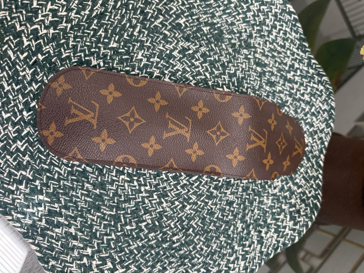 Monogram Sunglasses Holder 📅 Year: 1999