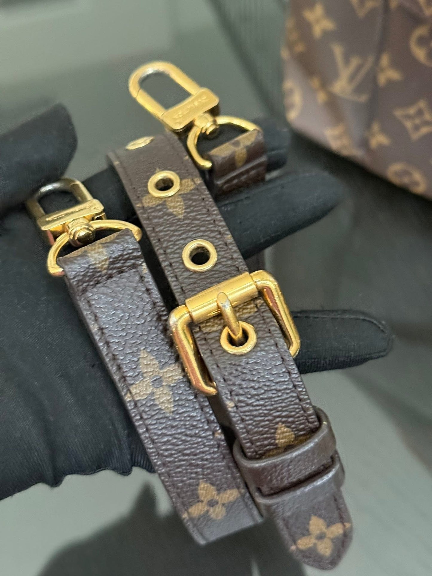 Hobo Metis in Monogram with Original Strap and Dustbag 📅 Year: 2013