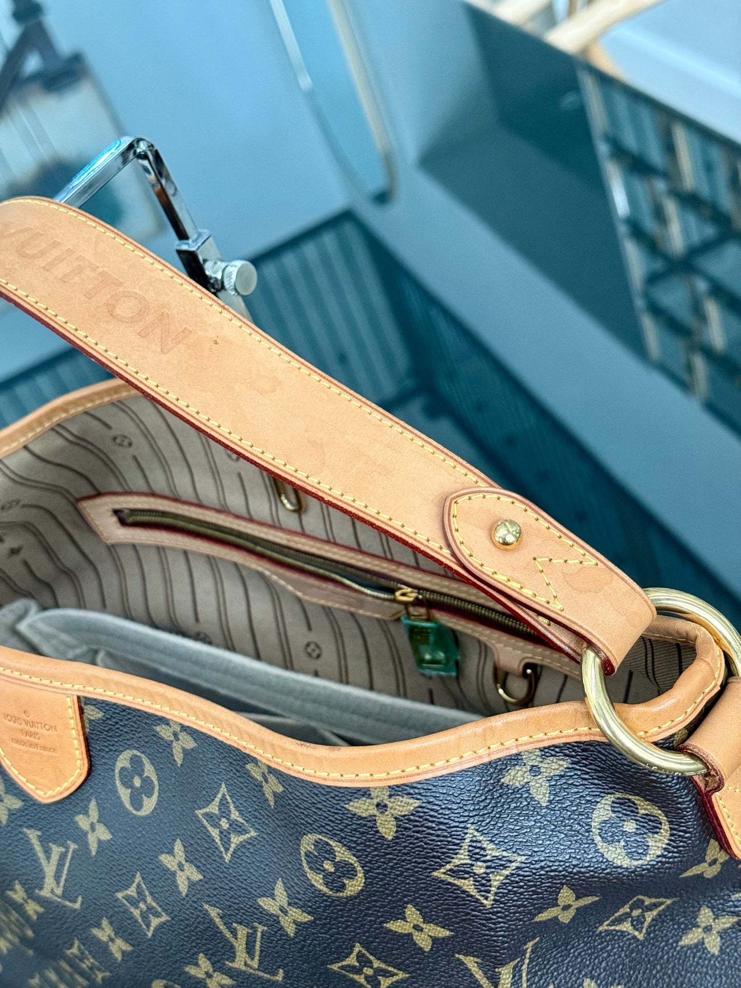 Delightful MM with Dustbag 📅 Year: 2010