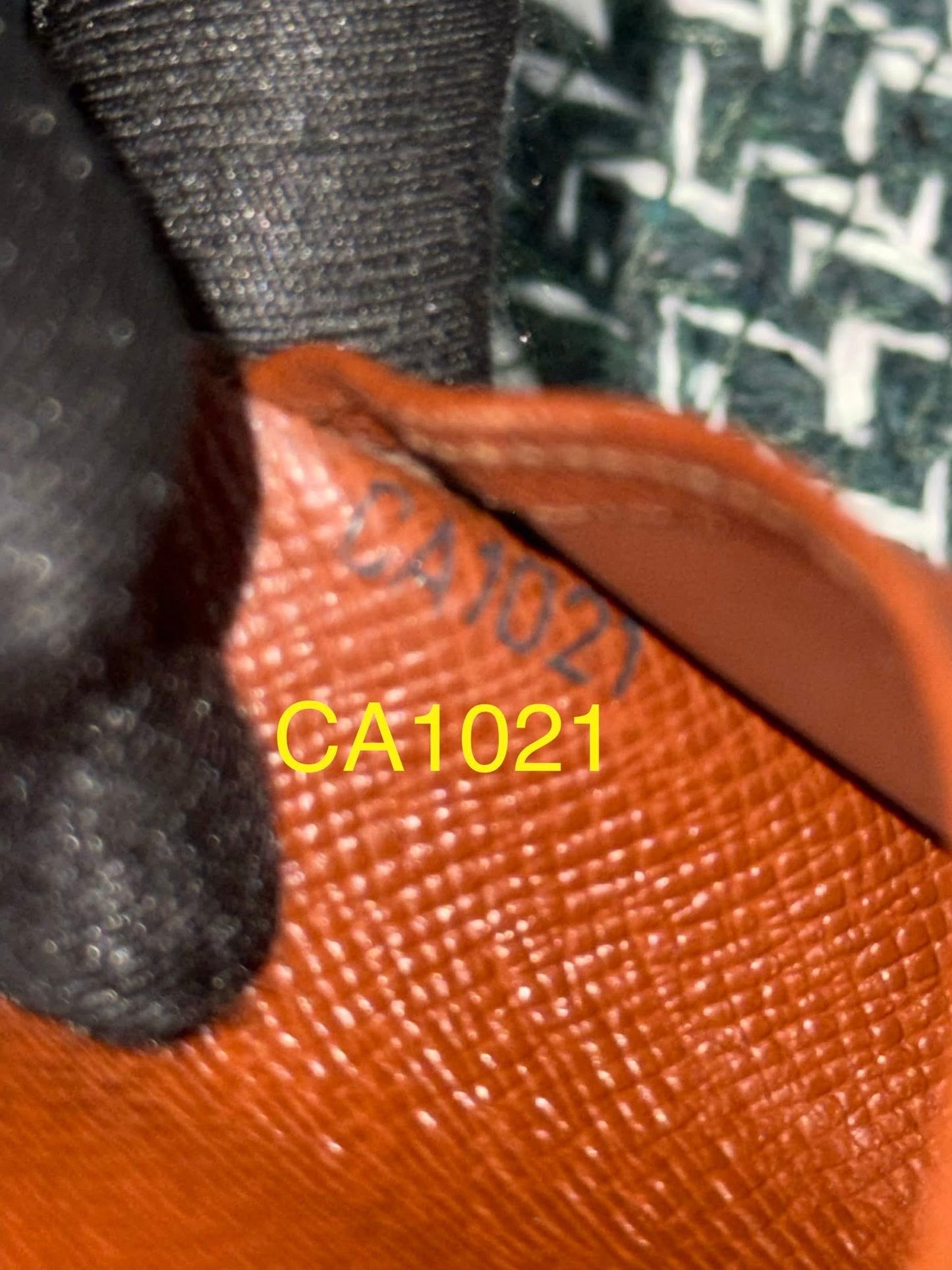 Kisslock Wallet in Monogram 🗓️ Year: 2001