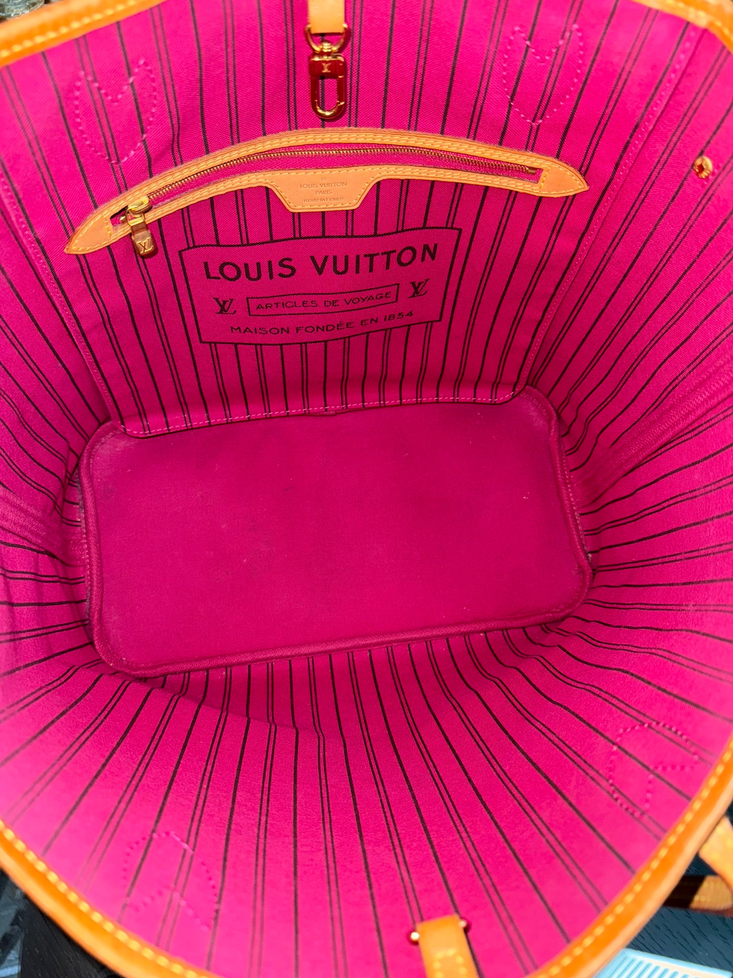 Neverfull MM in Peony interior with Dustbag 📅 Year: 2019