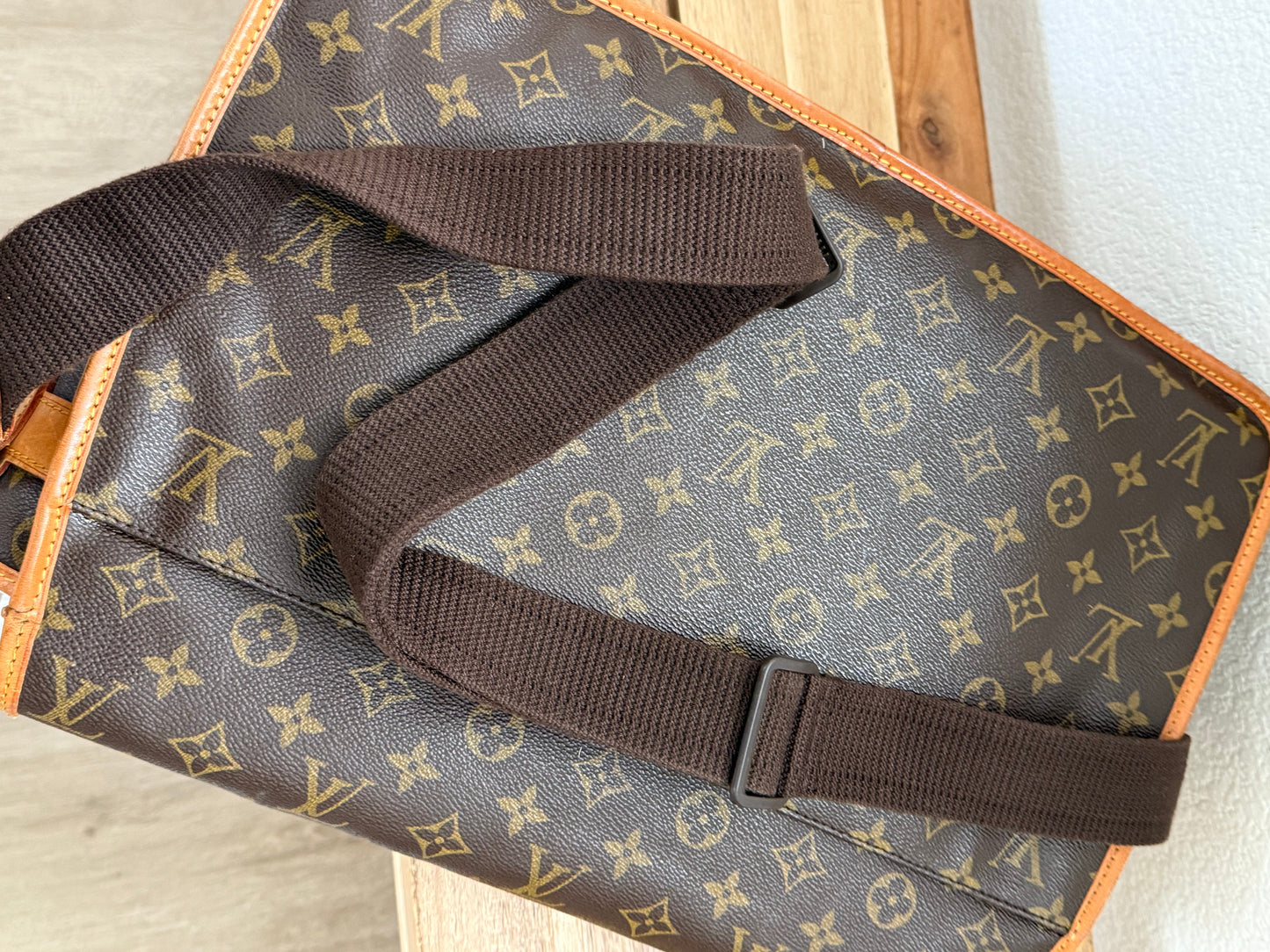 Gibeciere GM Crossbody - 📅 Year: 1997