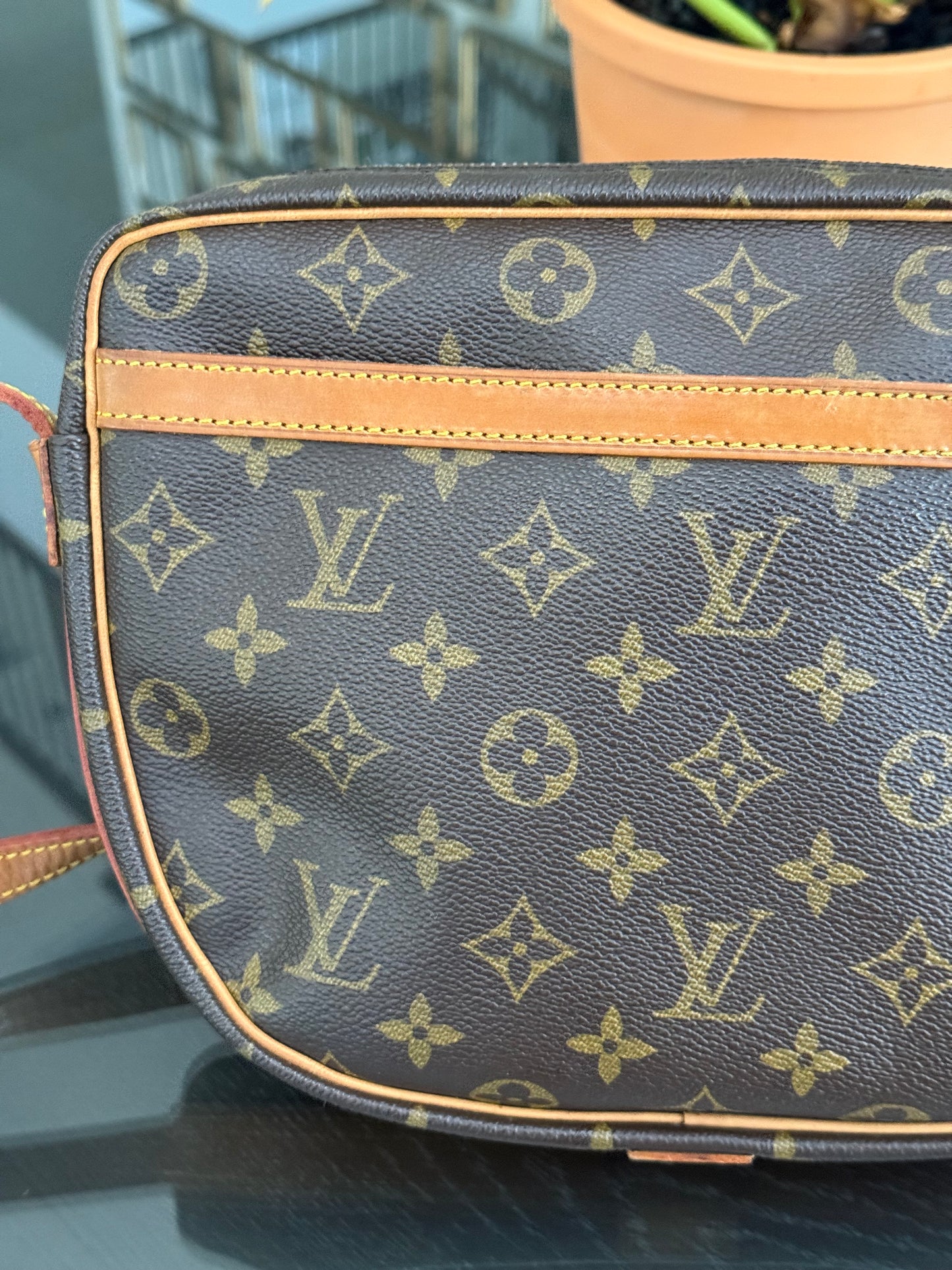 Jeaunefille GM Crossbody - 📅 Year: 1988