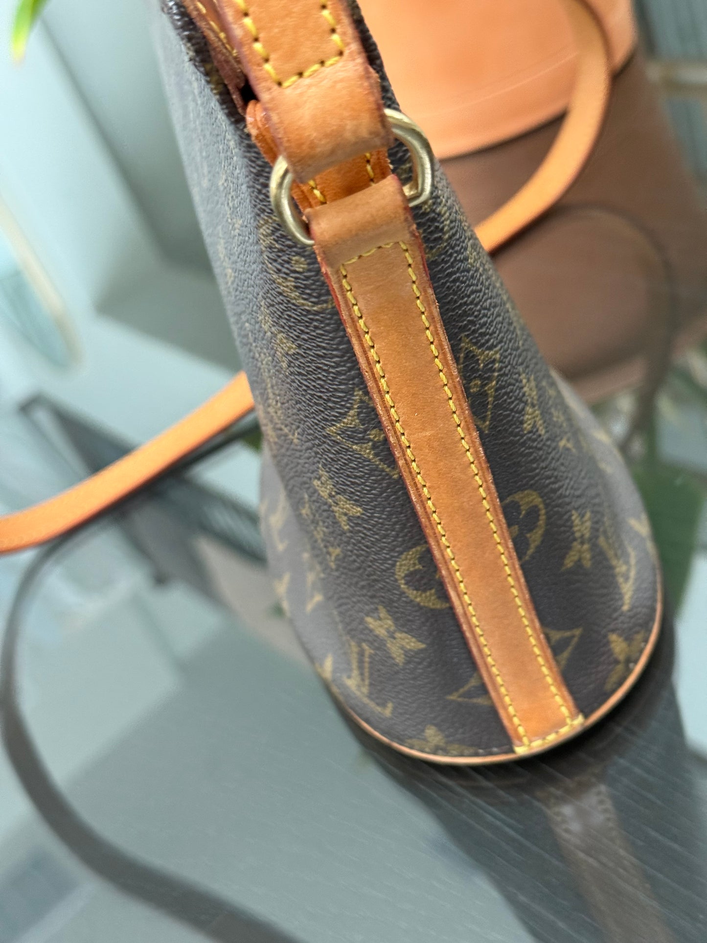 Drouot Crossbody 
📅 Year: 1996