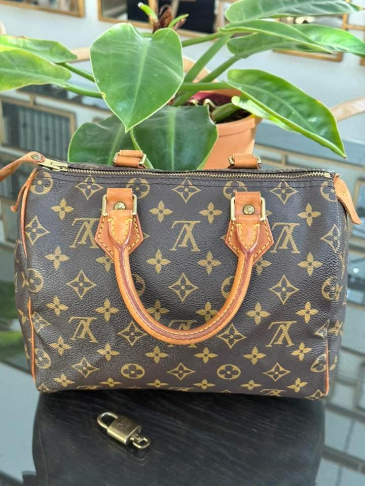 Speedy 25 in Monogram with Lock 🔐 and Key -🗓️ Year: 1994