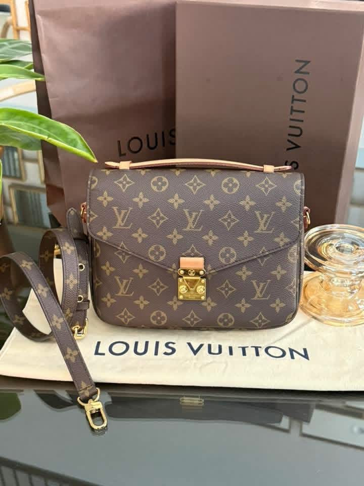 Pochette Metis in Monogram with Box, Dustbag and Paper bag 🗓️ Year 2020