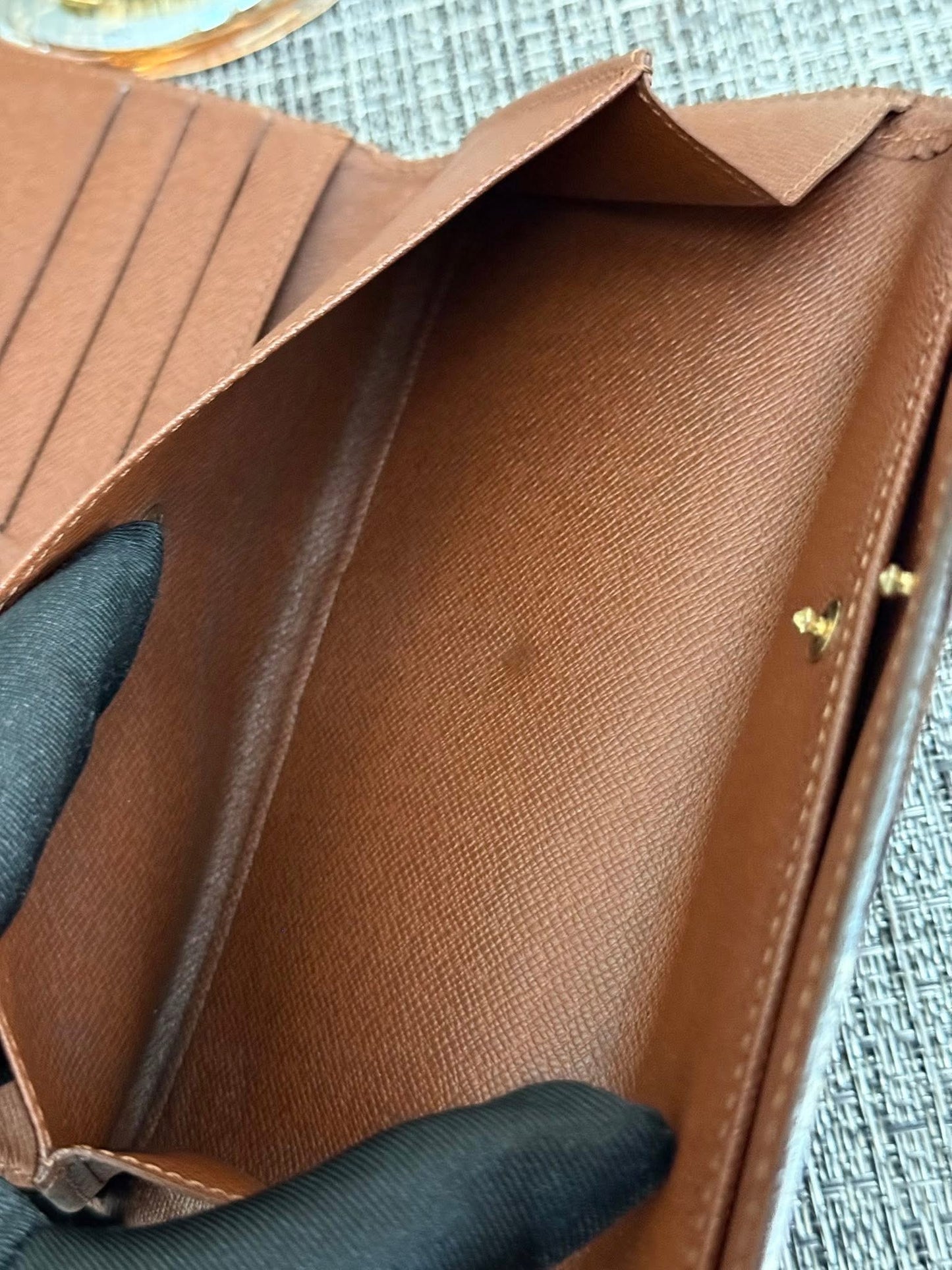 International Wallet in Monogram 🗓️ Year: 2003
