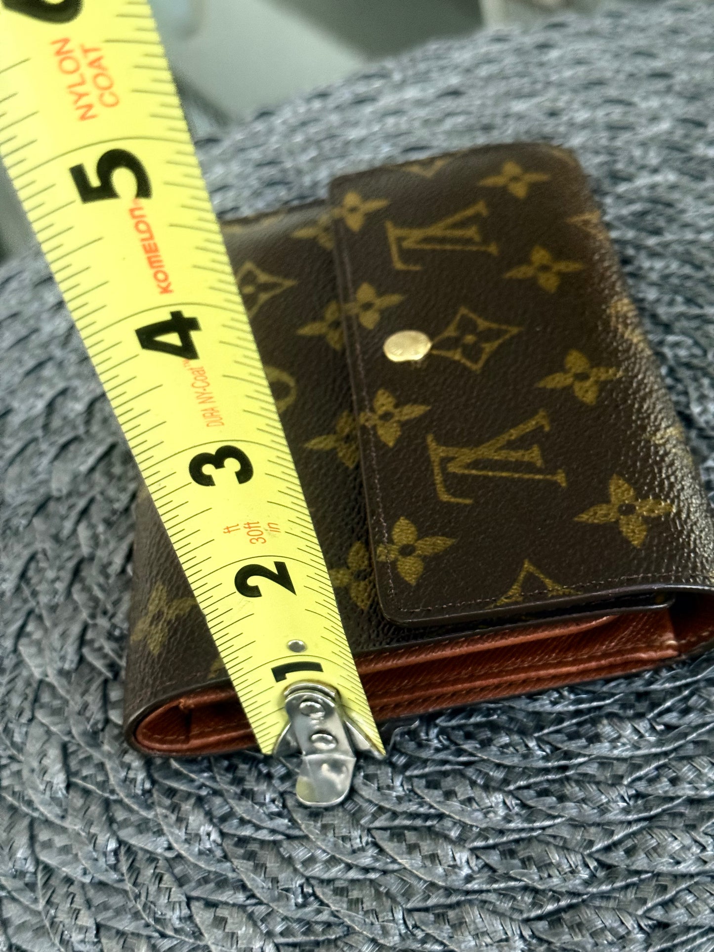 Etui Wallet Passport Holder in Monogram with 6 Cardholders 🗓️ Year: 1998