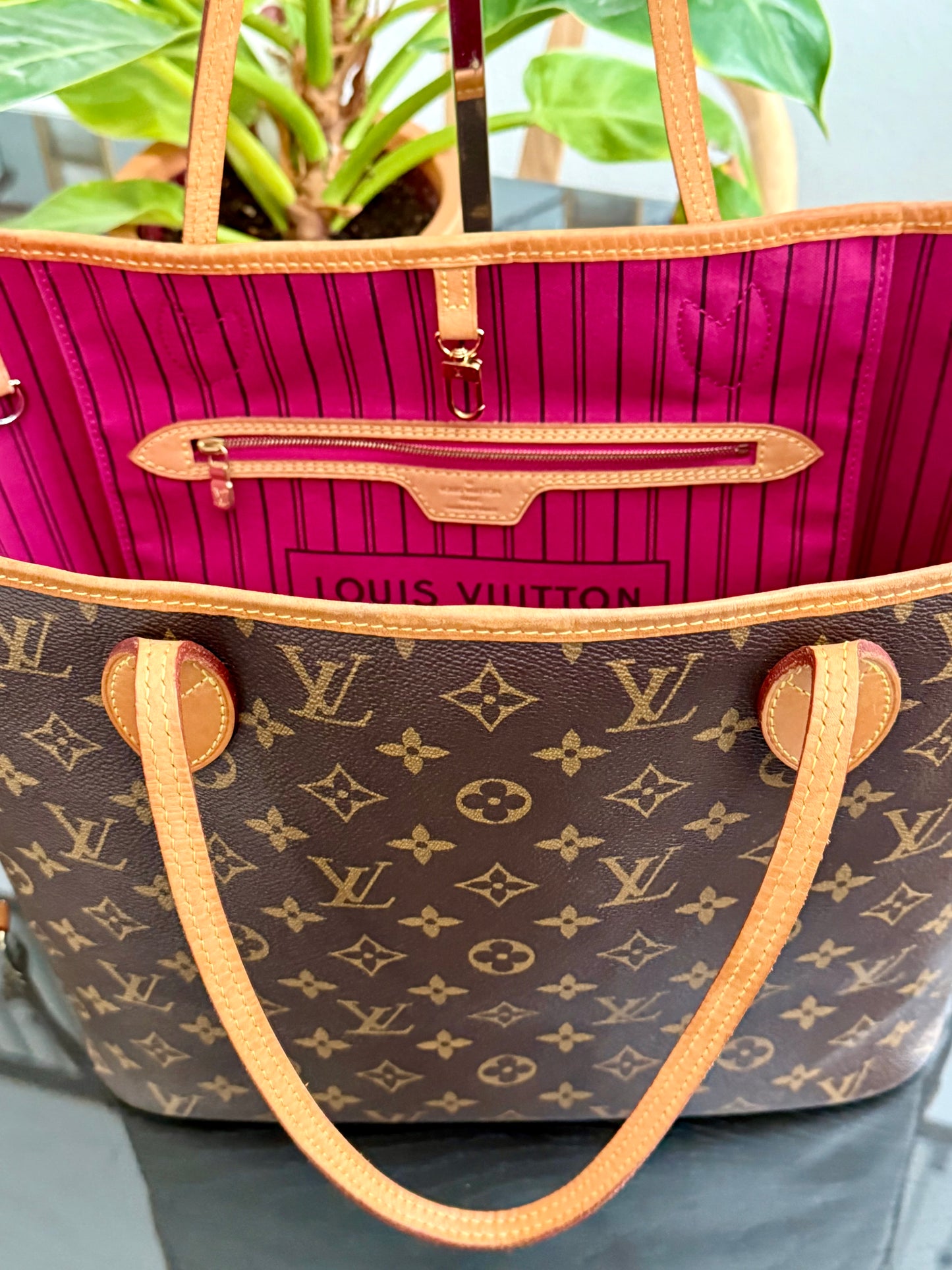 Neverfull MM in Peony interior with Dustbag 📅 Year: 2019