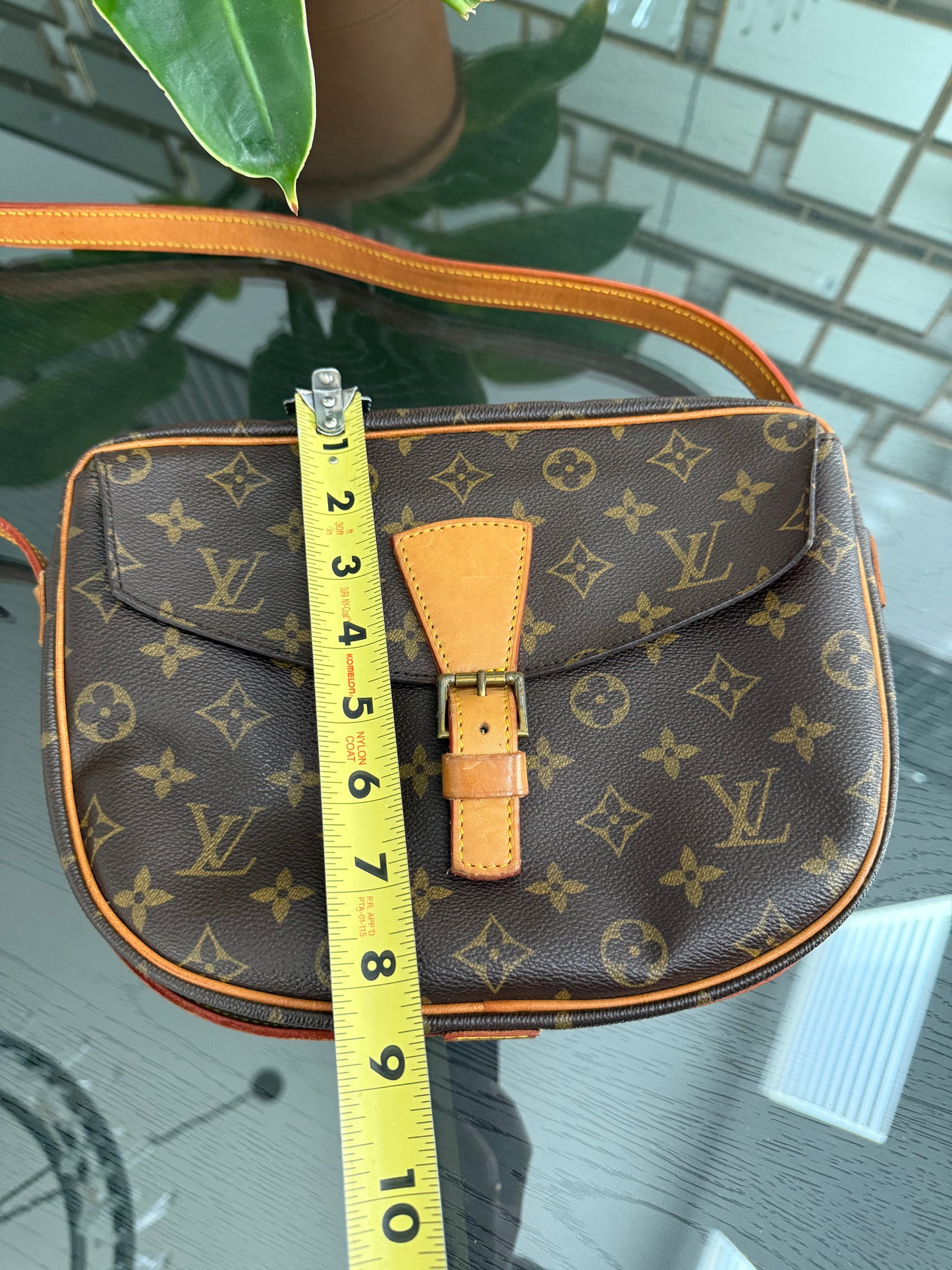 Jeaunefille GM Crossbody 📅 Year: 1987