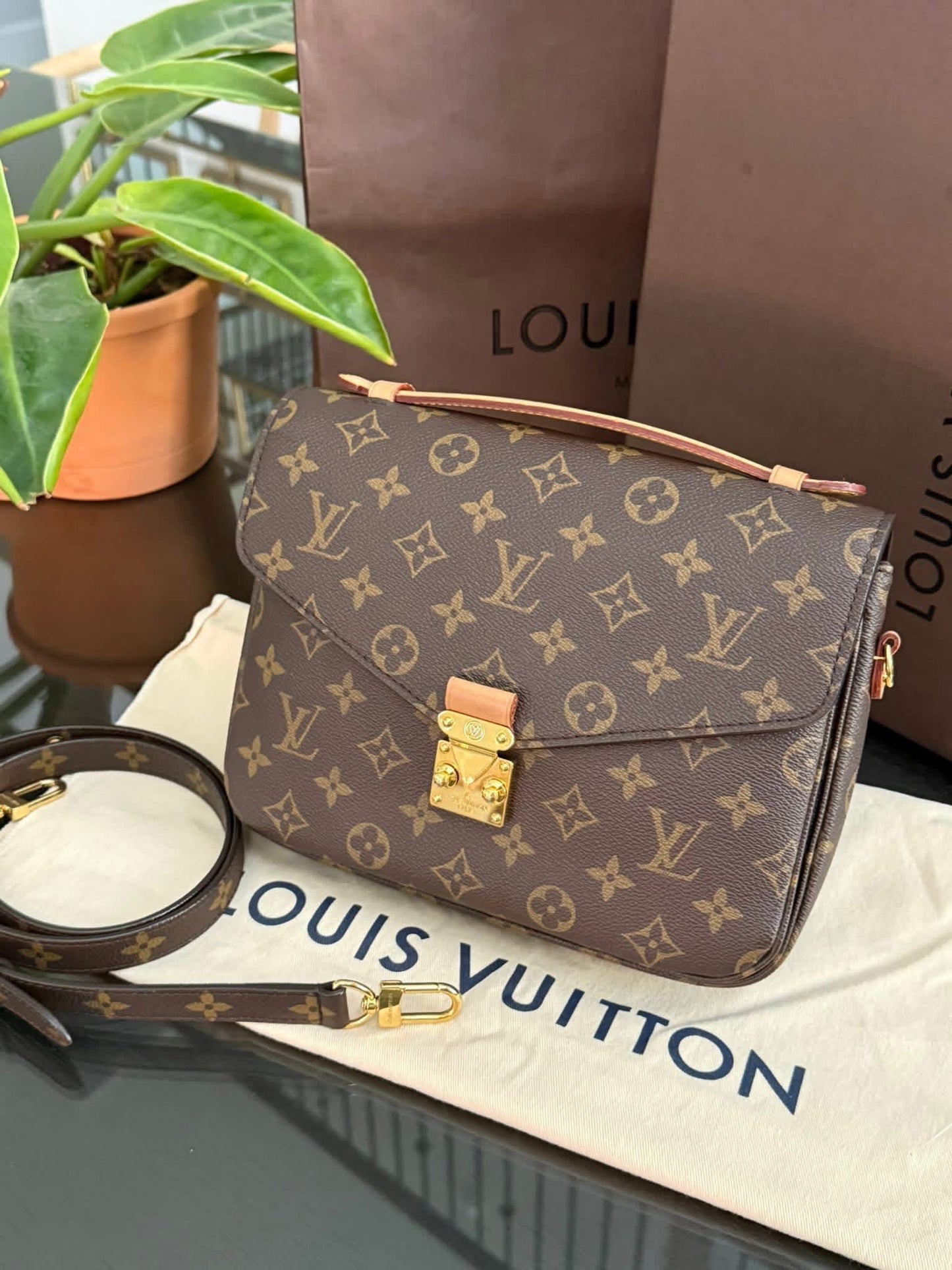 Pochette Metis in Monogram with Box, Dustbag and Paper bag 🗓️ Year 2020