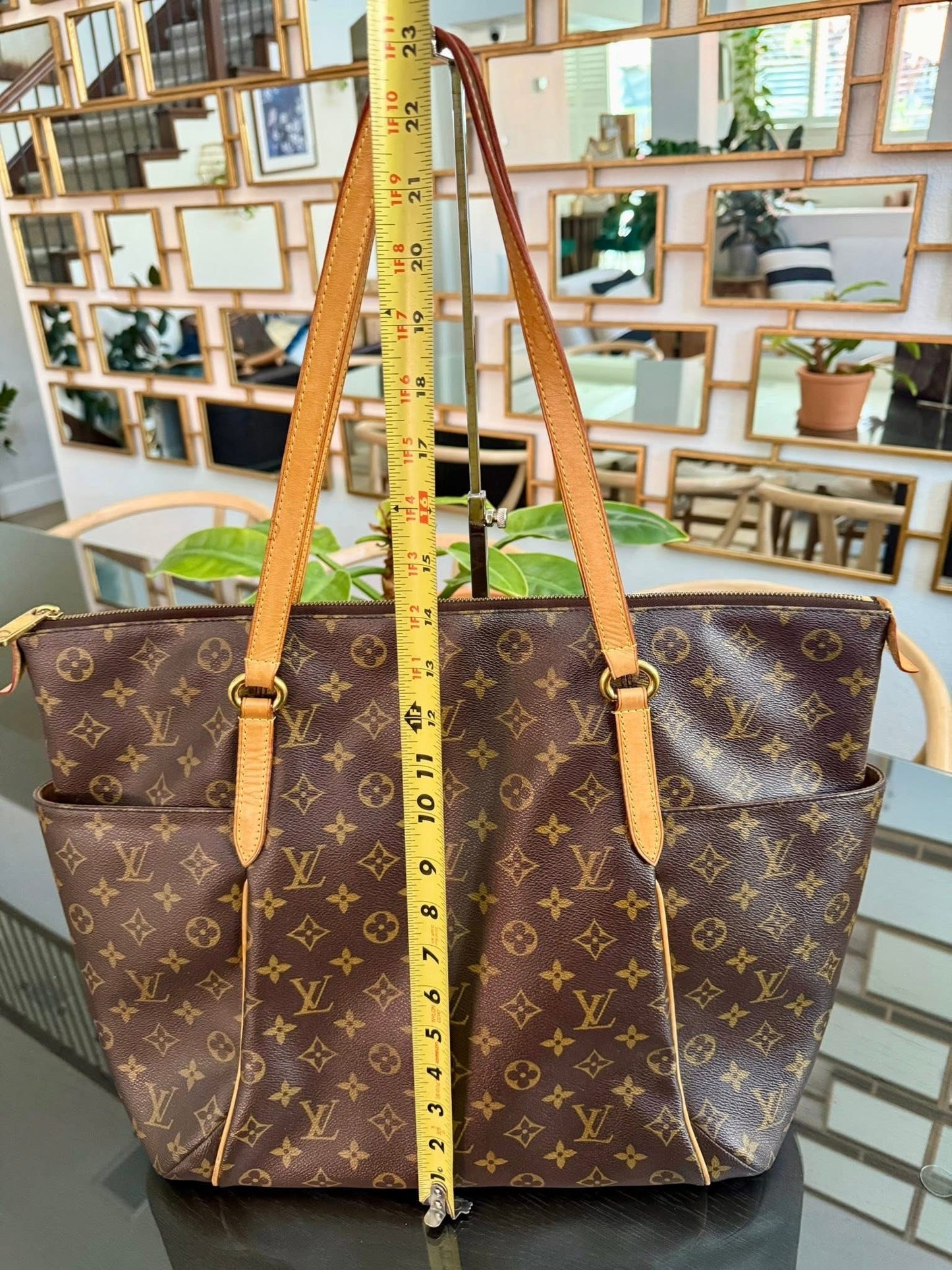 Totally GM in Monogram with Dustbag and Non branded Twilly 📅 Year: 2015