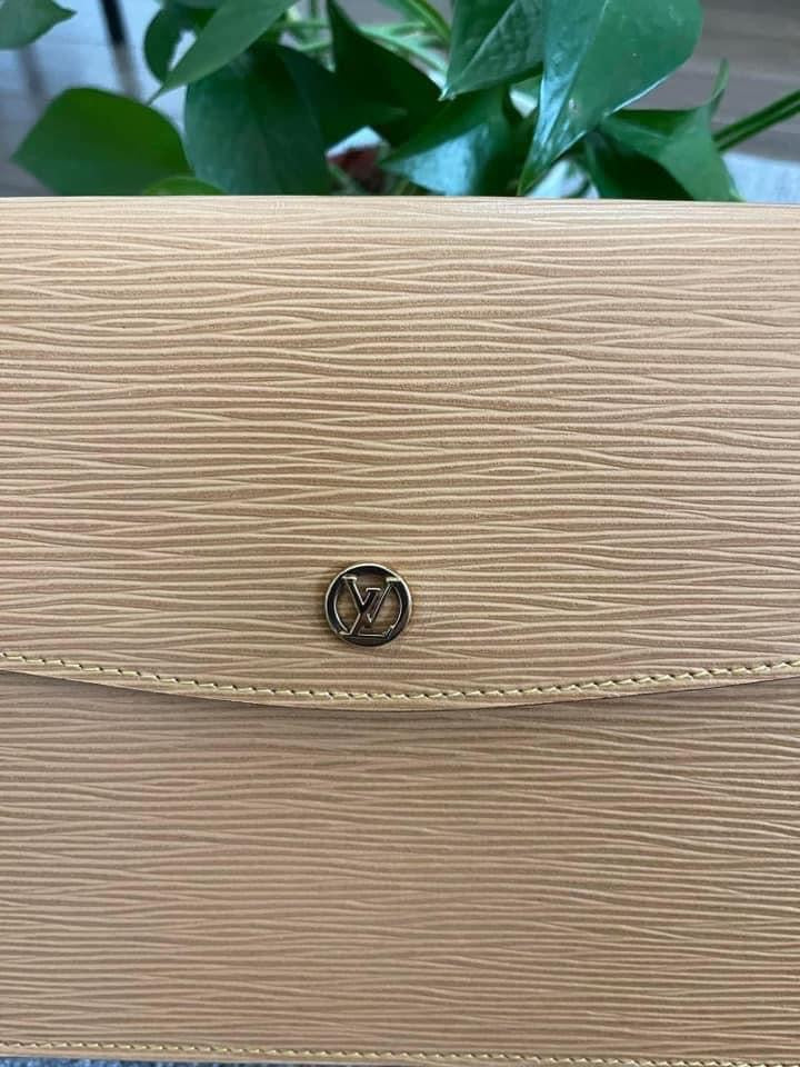Epi Montaigne Clutch in Winnipeg Beige -Year: 1987