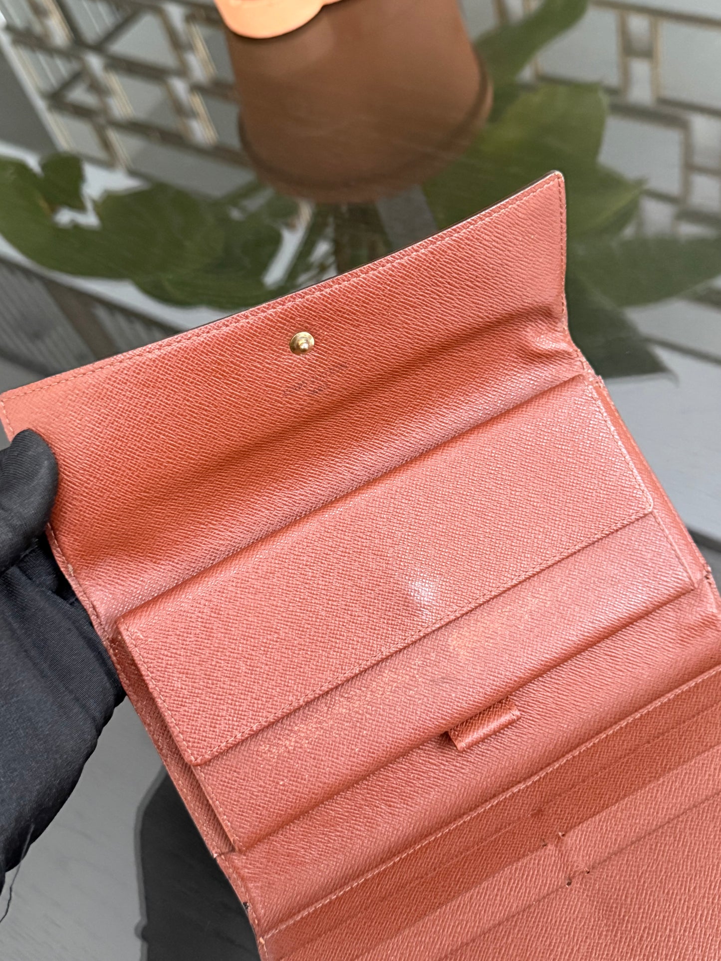 International Wallet with 8 Cardholders 🗓️ Year: 2000