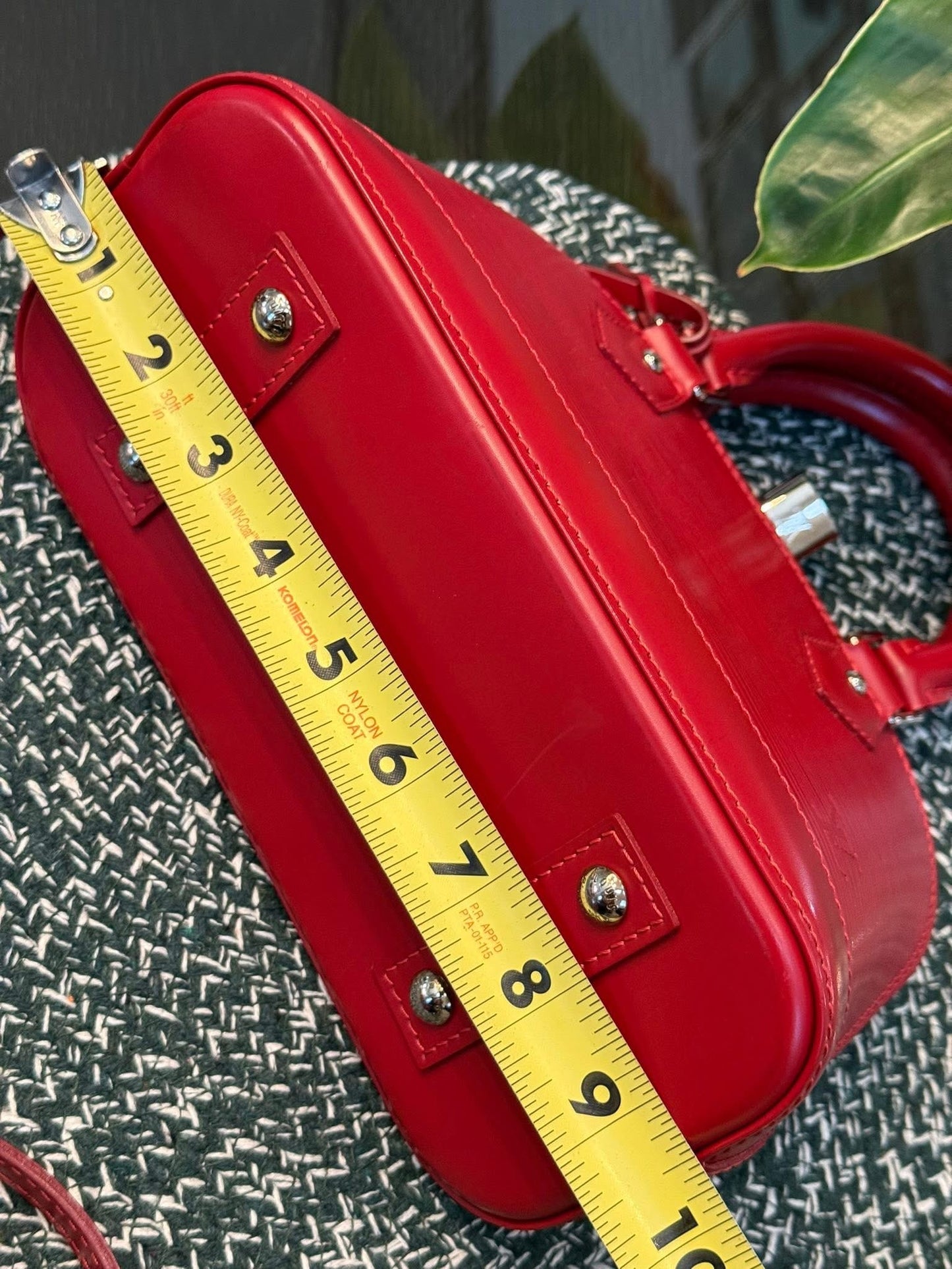 Alma BB in Epi Red with Clochette, Lock 🔐 keys, Original Strap, Dustbag and Insert Organizer 🗓️ Year: 2012