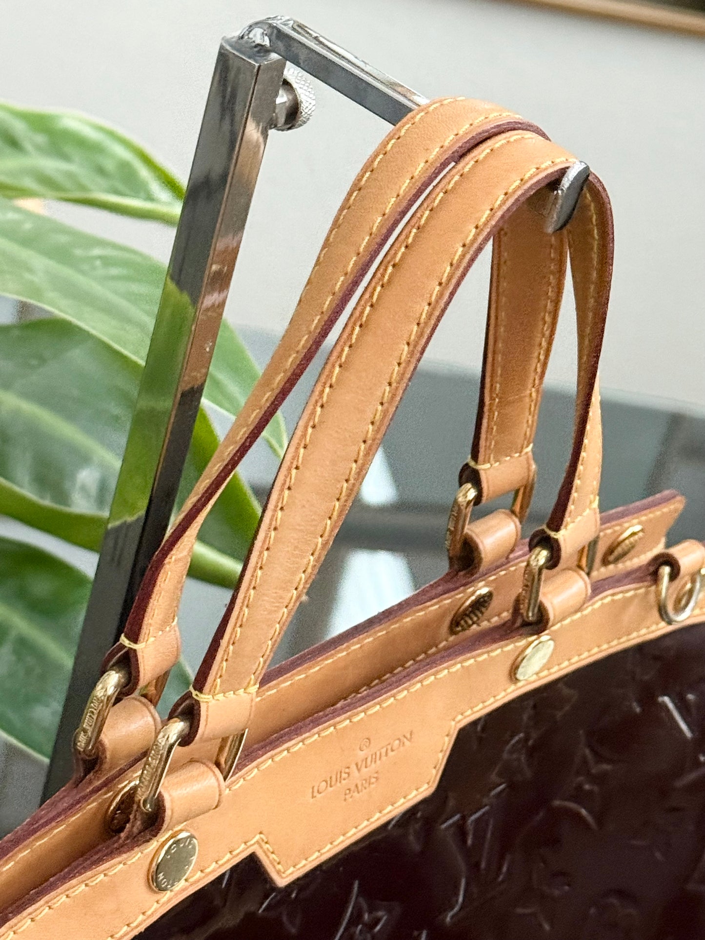 Vernis Brea MM Amarante with Original Strap , Dustbag and Insert Organizer 🗓️ Year: 2013