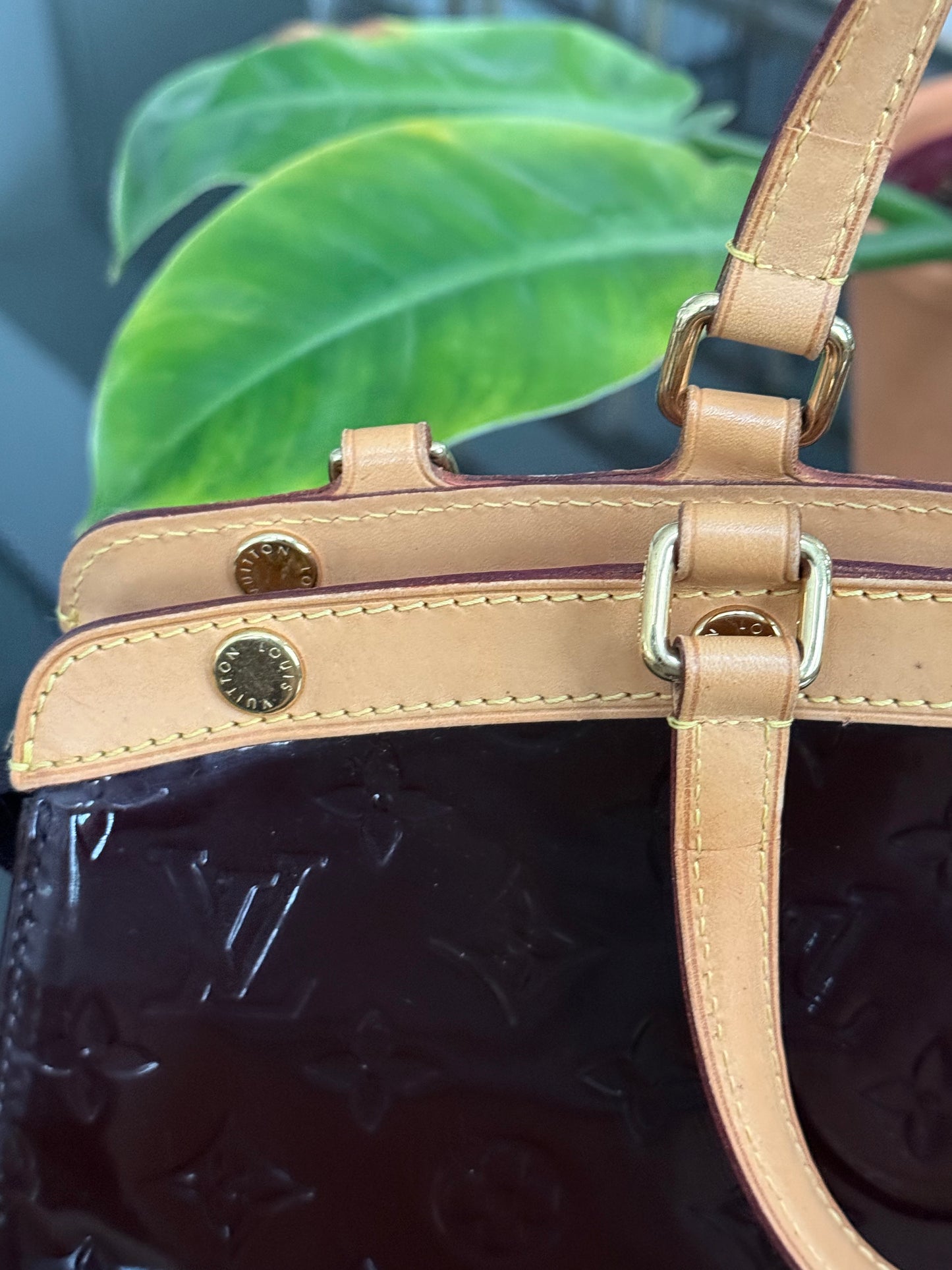 Vernis Brea MM Amarante with Original Strap , Dustbag and Insert Organizer 🗓️ Year: 2013