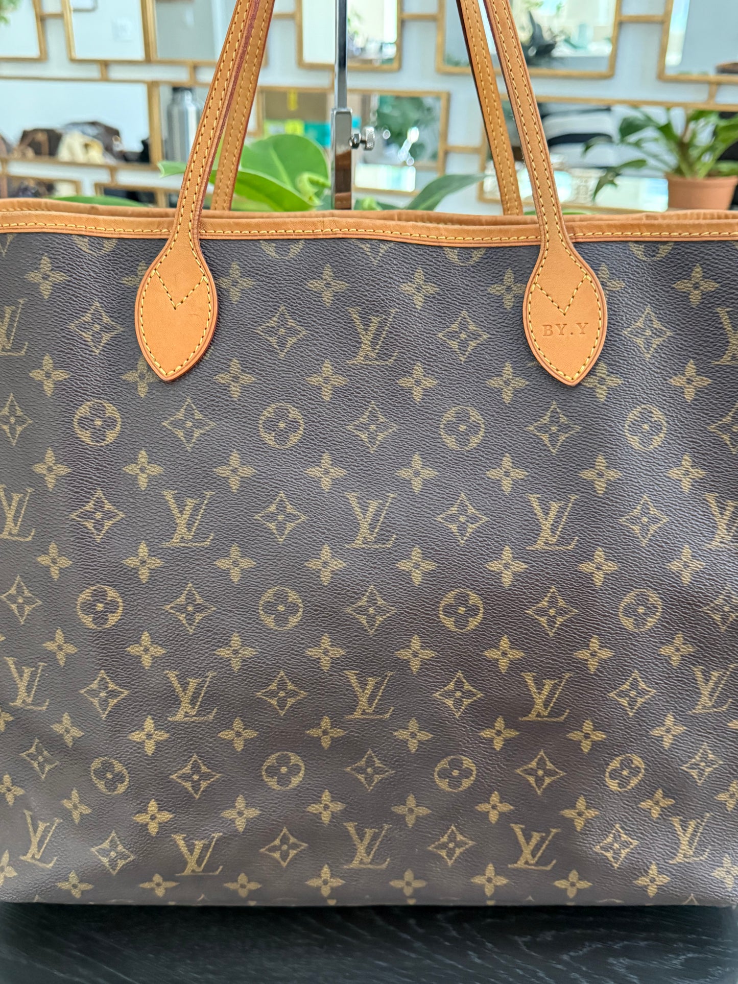 Neverfull GM with Dustbag and twilly -📅 Year: 2009
