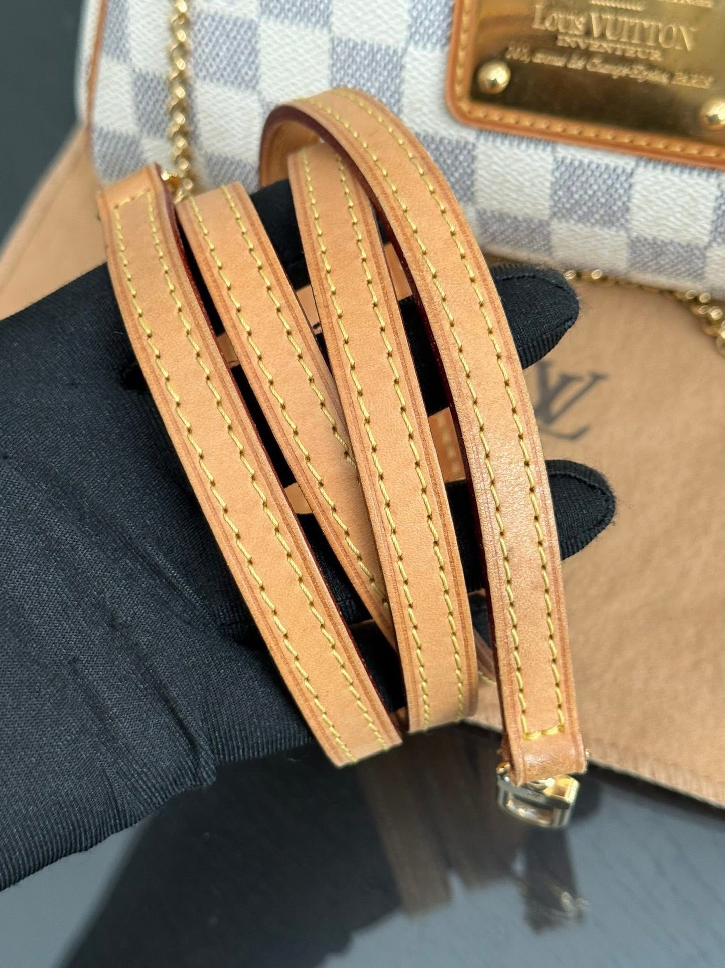 Eva Clutch in Azur with Original Strap, Box and Dustbag 🗓️ Year: 2011
