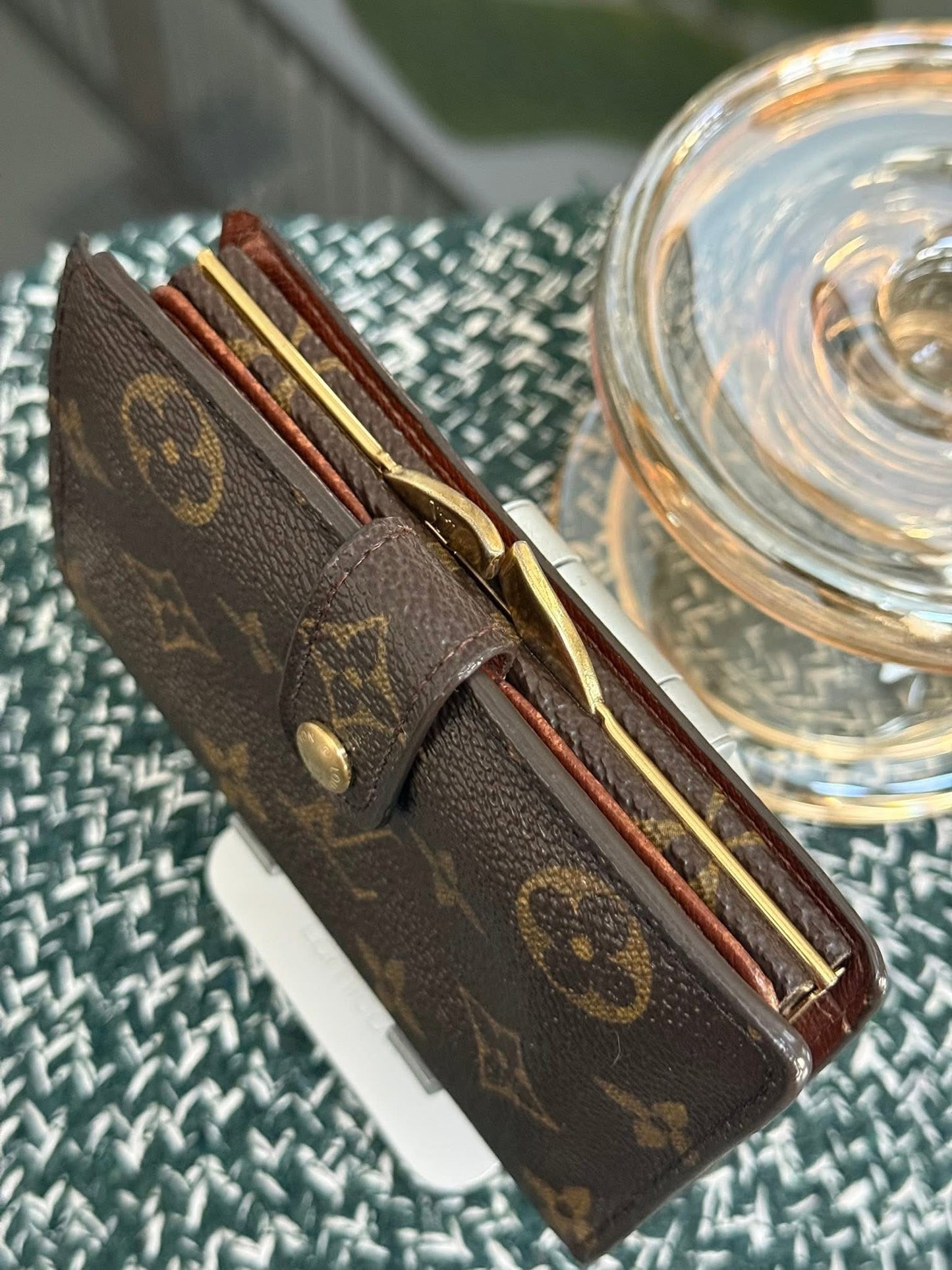 Kisslock Wallet in Monogram 🗓️ Year: 2001