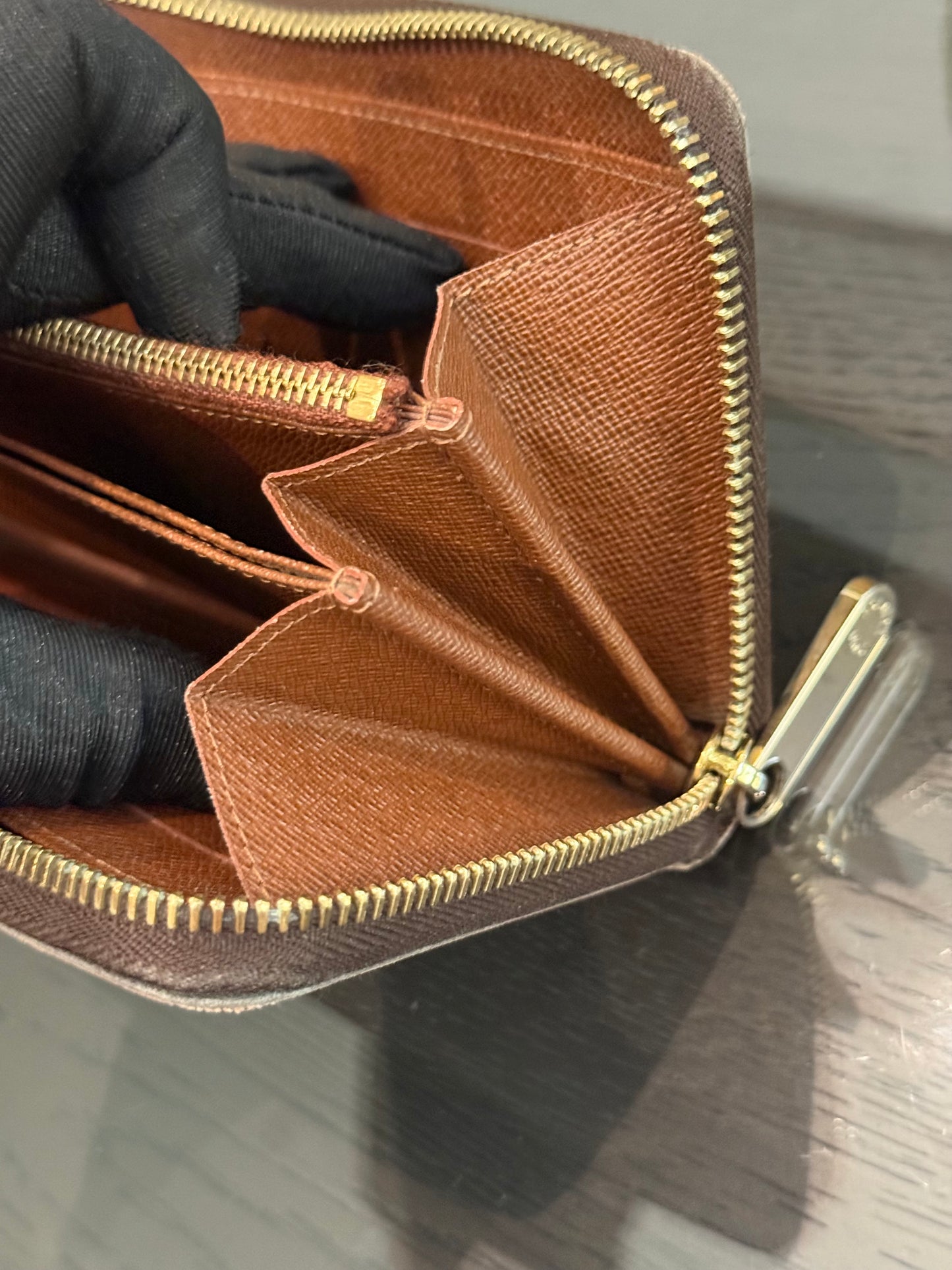 Zippy Long Wallet in Monogram with Dustbag 🗓️ Year: 2014