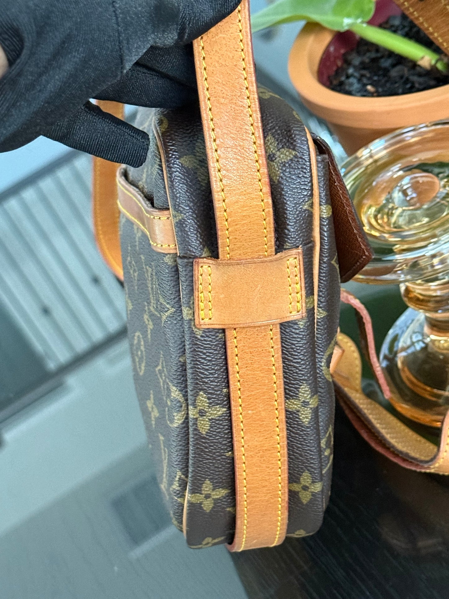 Jeaunefille GM Crossbody - 📅 Year: 1988