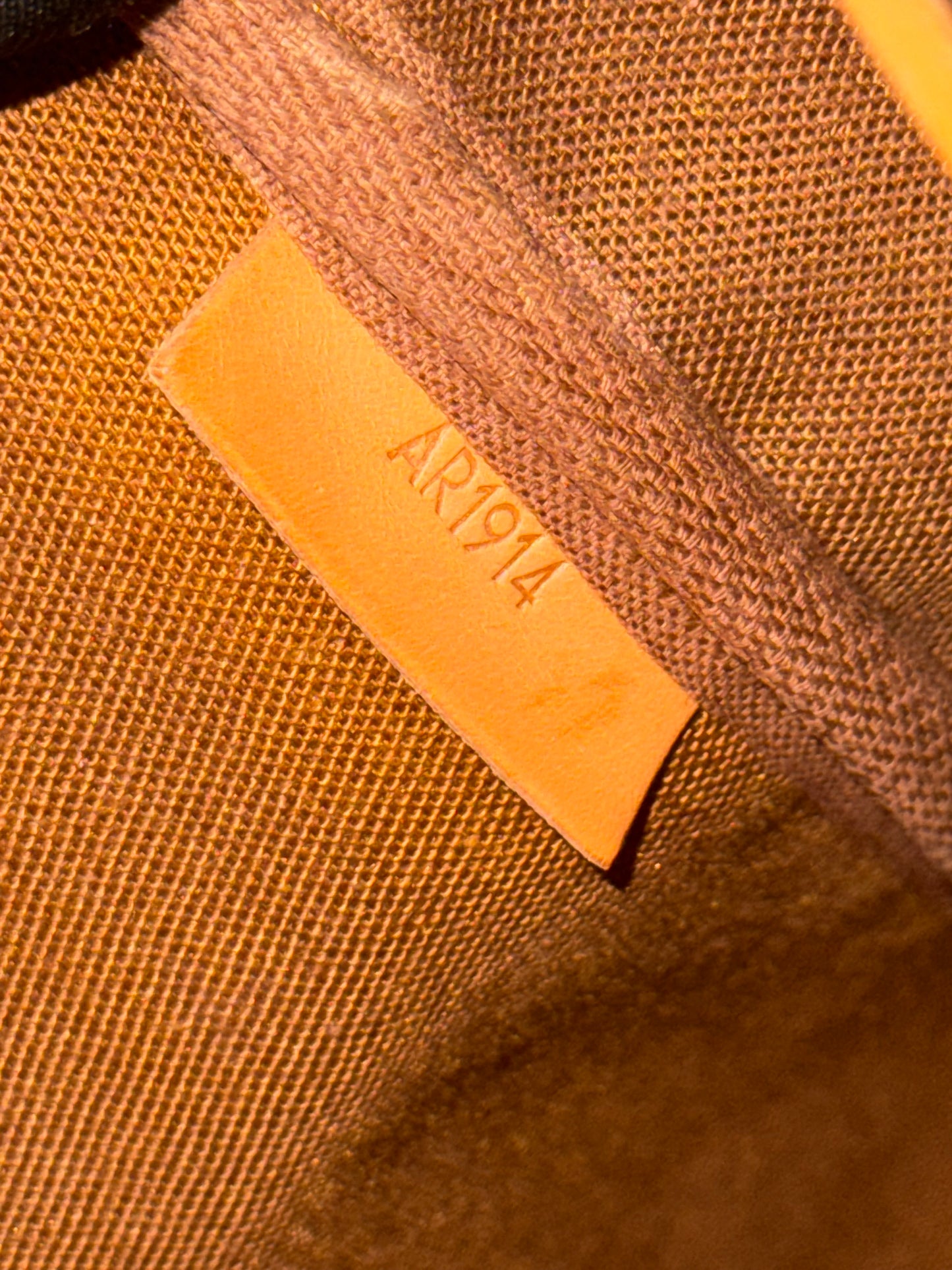 Gibeciere GM Messenger/ Crossbody Bag 📅 Year: 1994
