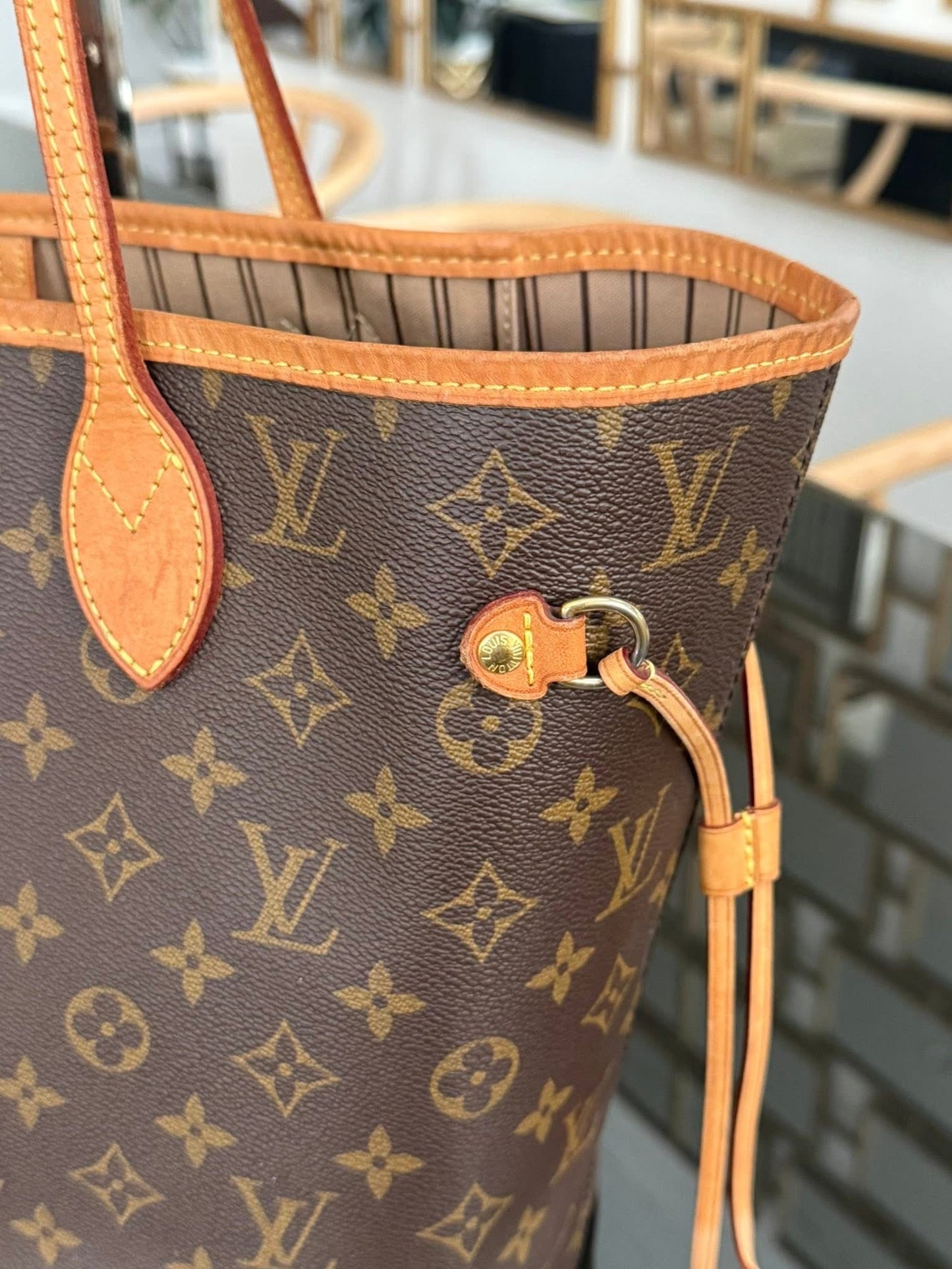 Neverfull MM with Dustbag 📅 Year: 2021