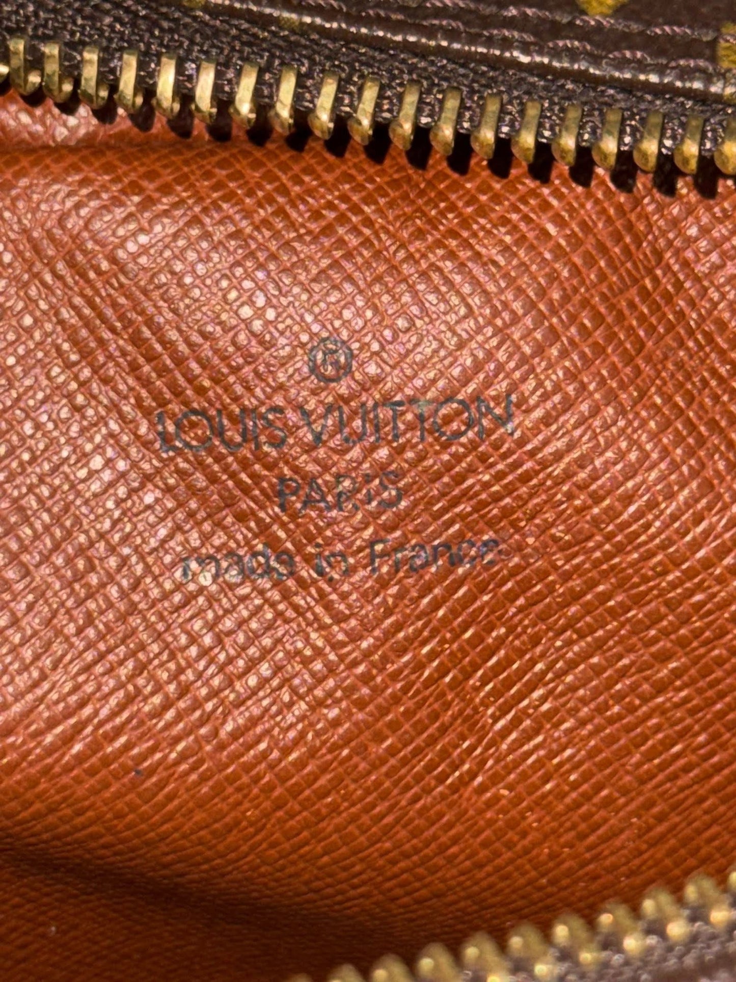Amazon PM Crossbody 🗓️ Year: 2000